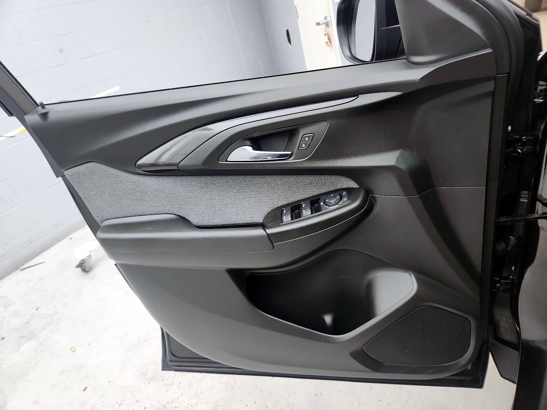 Thumbnail: 2023 Chevrolet TrailBlazer - 12