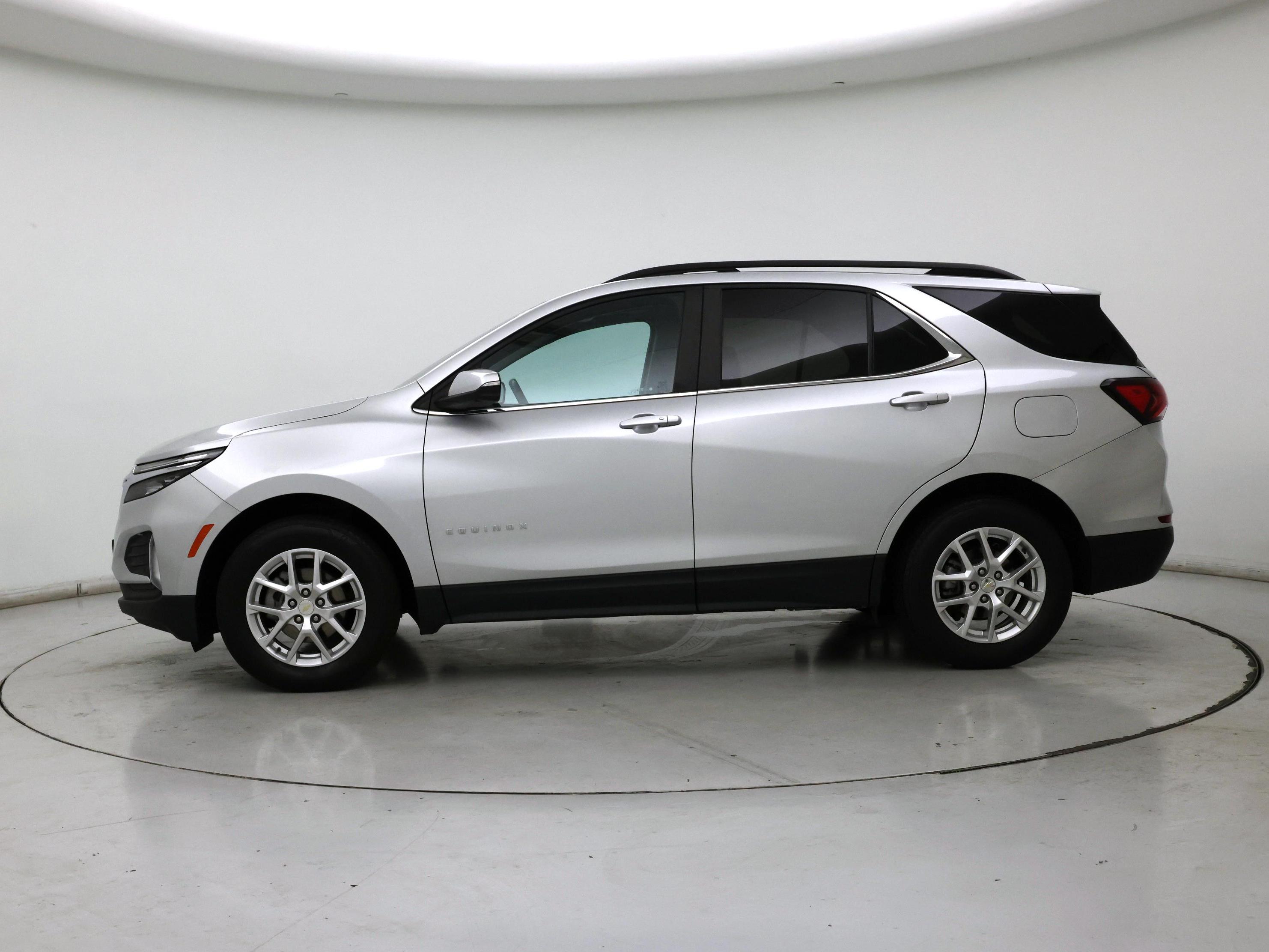 Thumbnail: 2022 Chevrolet Equinox - 3