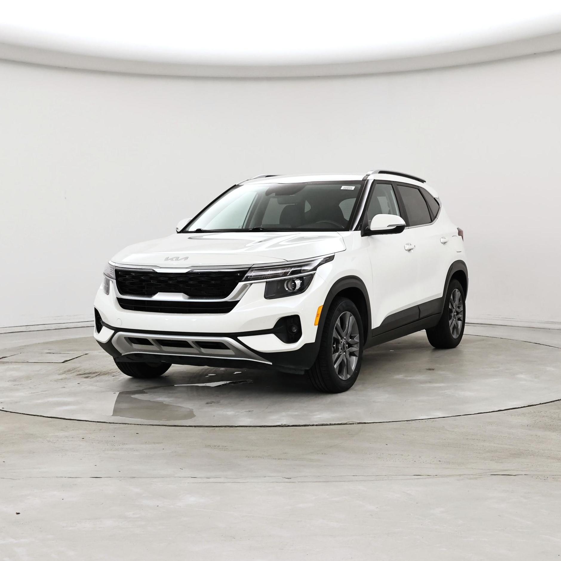 Thumbnail: 2023 Kia Seltos - 4