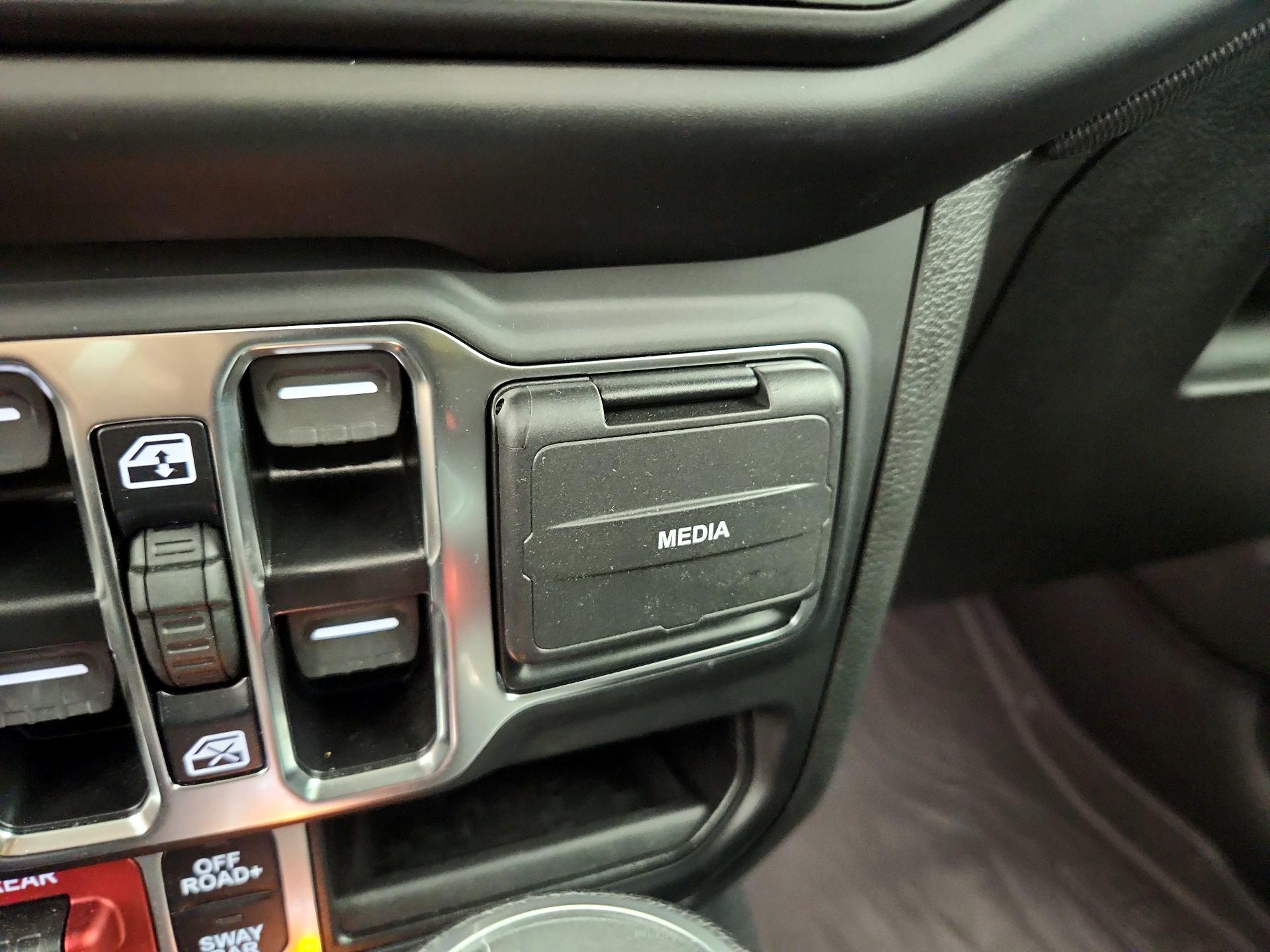 Thumbnail: 2023 Jeep Gladiator - 18