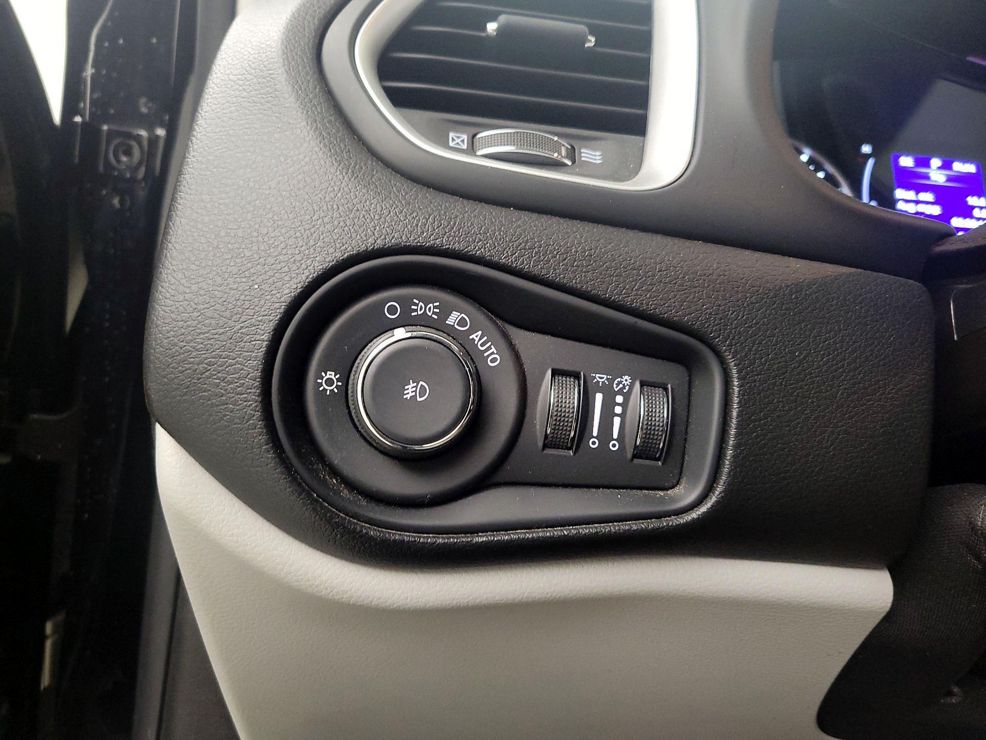 Thumbnail: 2020 Jeep Renegade - 13