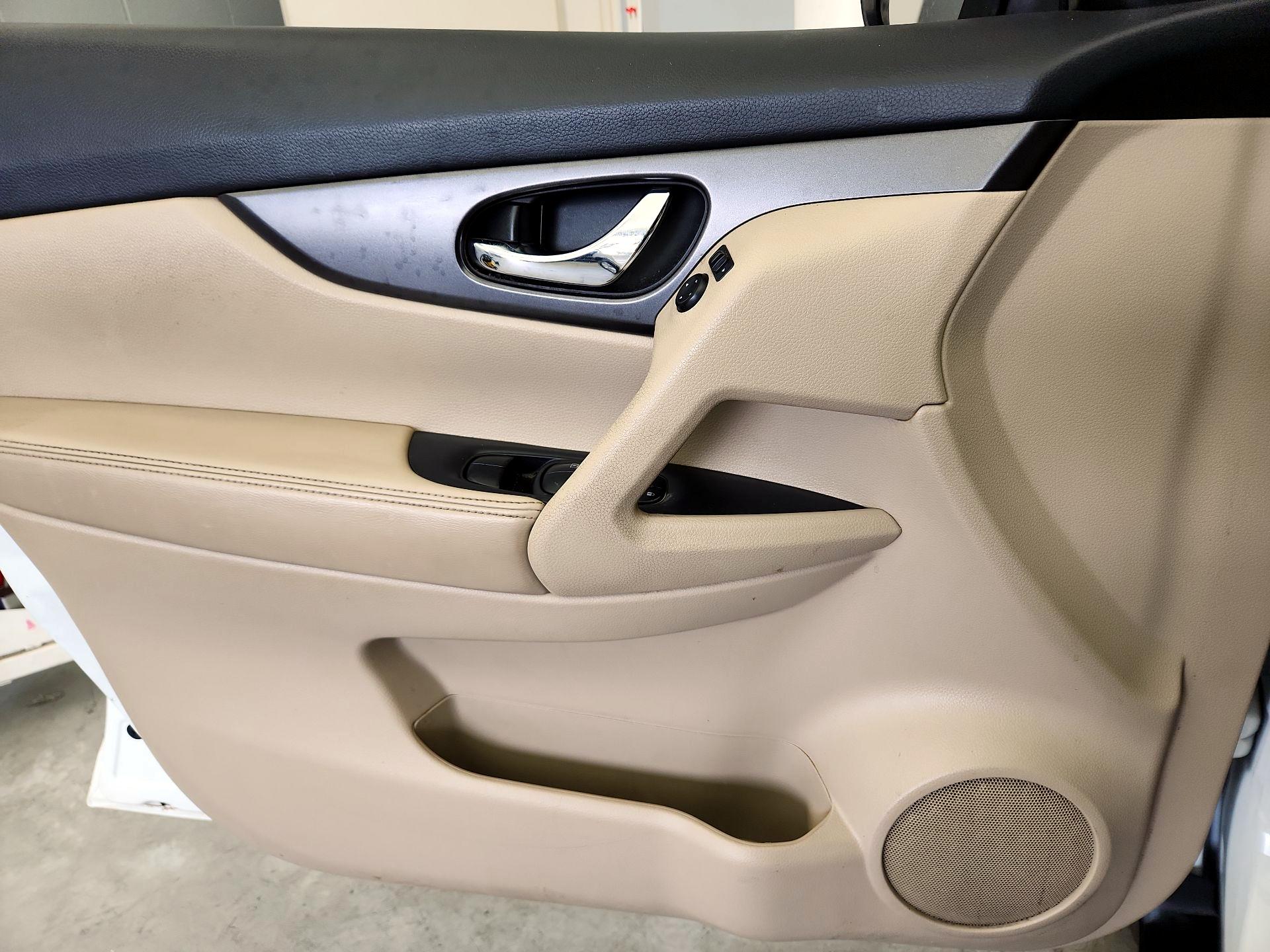 Thumbnail: 2015 Nissan Rogue - 12