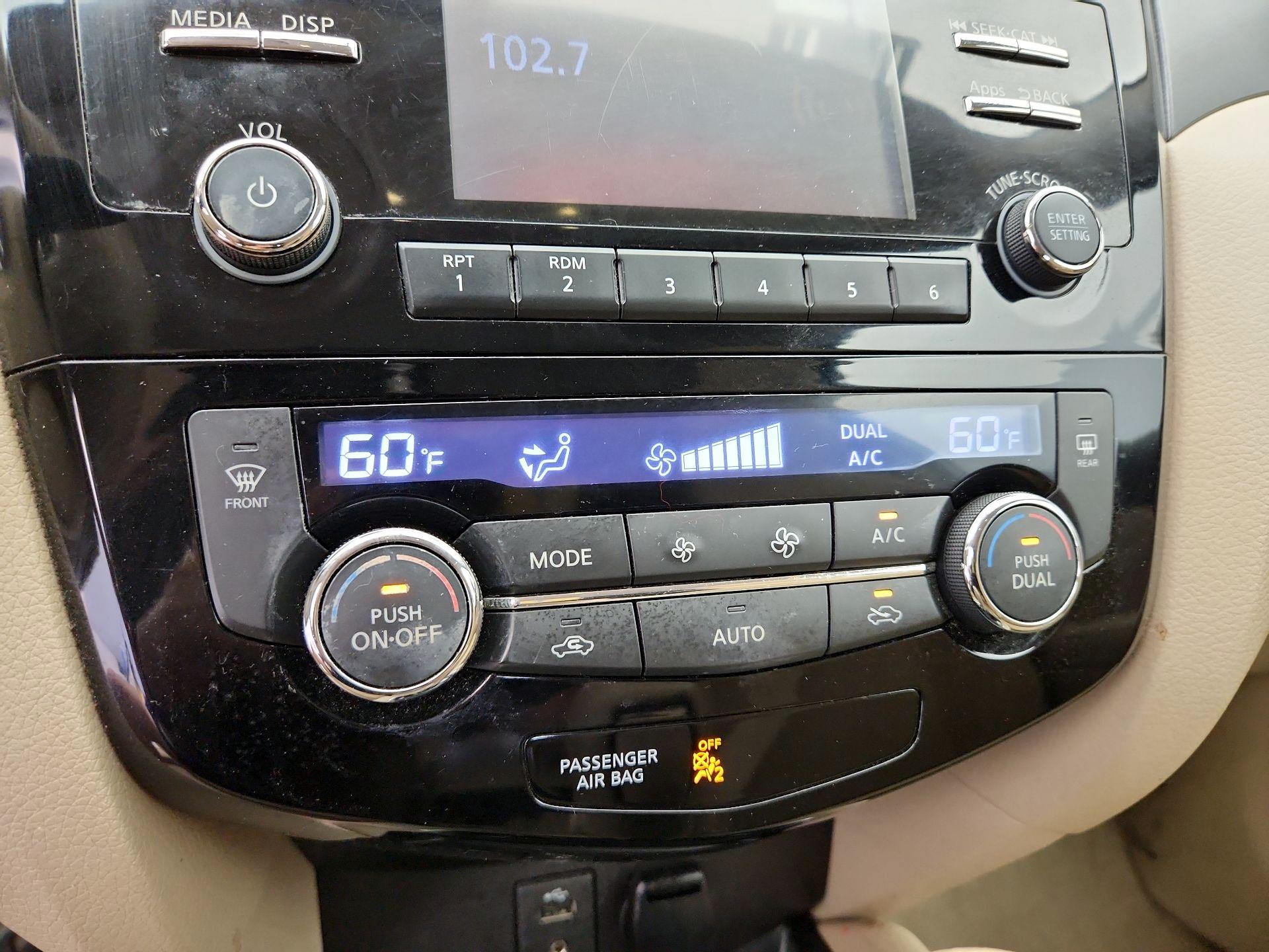 Thumbnail: 2015 Nissan Rogue - 16
