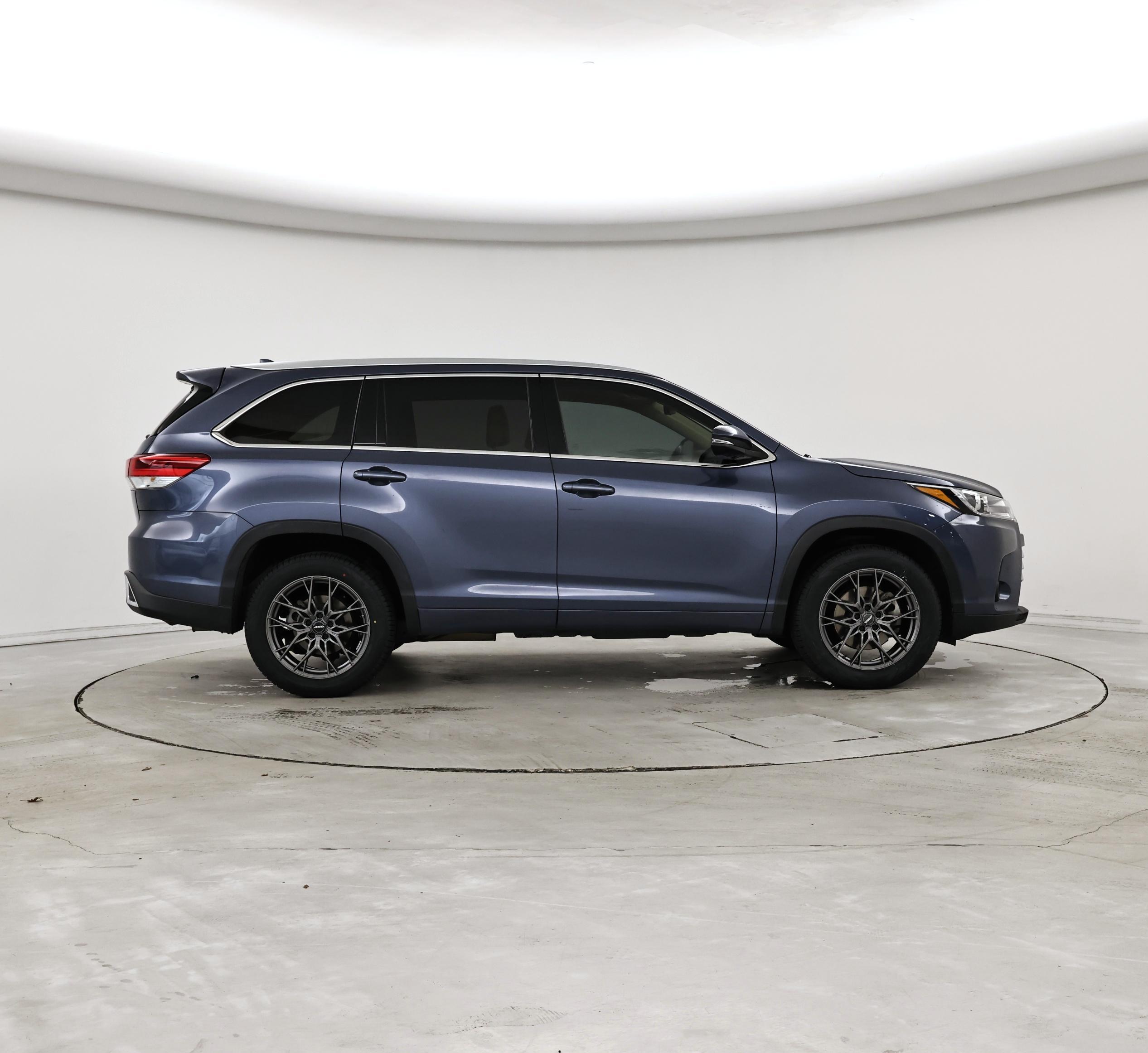Thumbnail: 2017 Toyota Highlander - 7