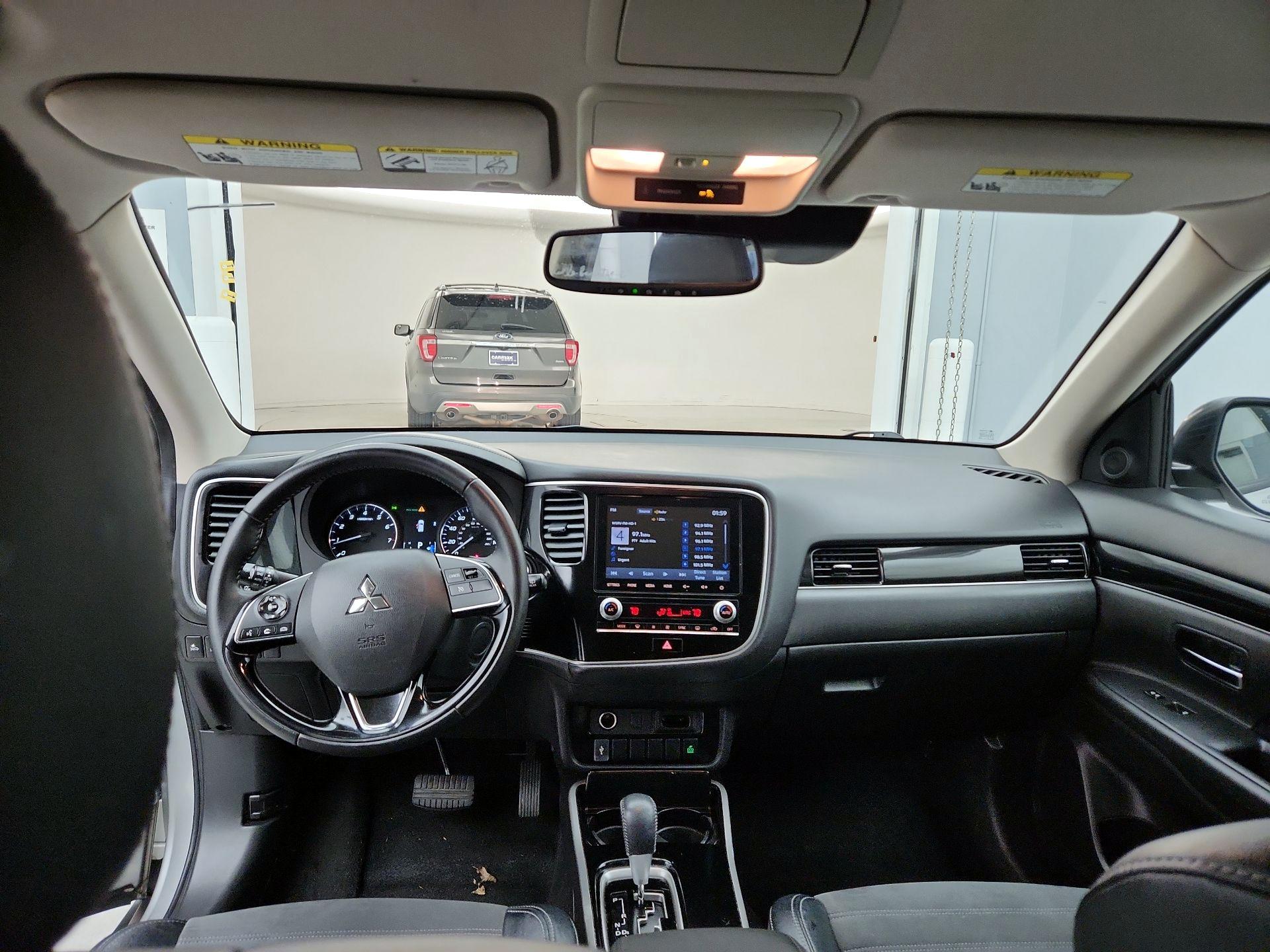 Thumbnail: 2020 Mitsubishi Outlander - 9