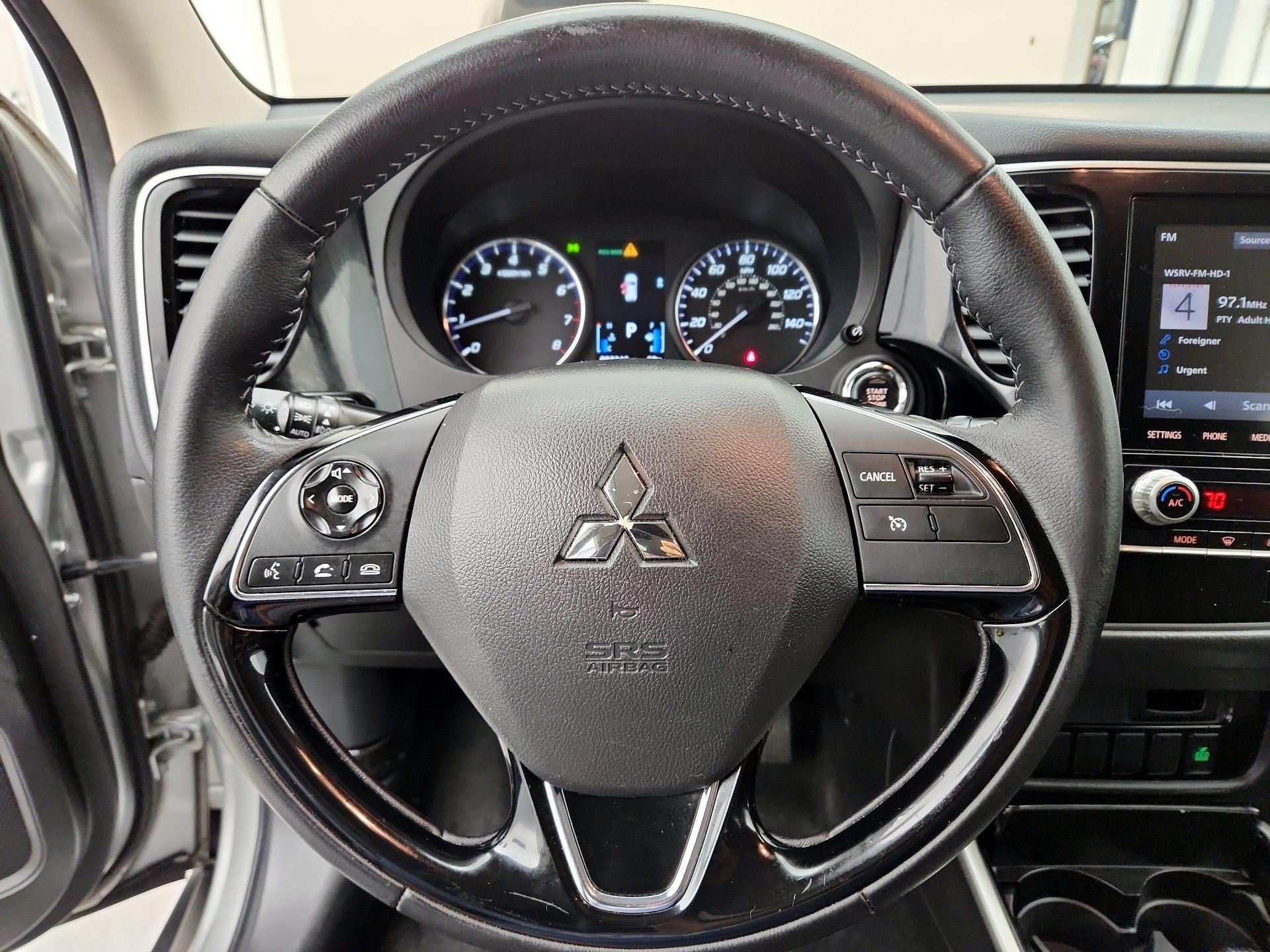 Thumbnail: 2020 Mitsubishi Outlander - 10