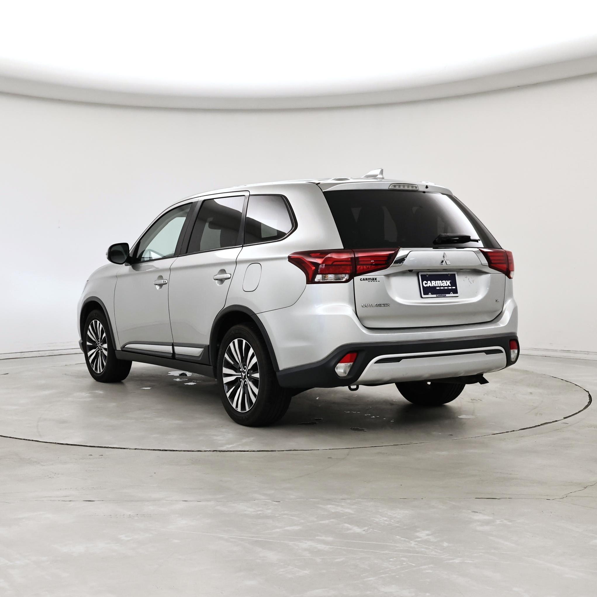 Thumbnail: 2020 Mitsubishi Outlander - 2