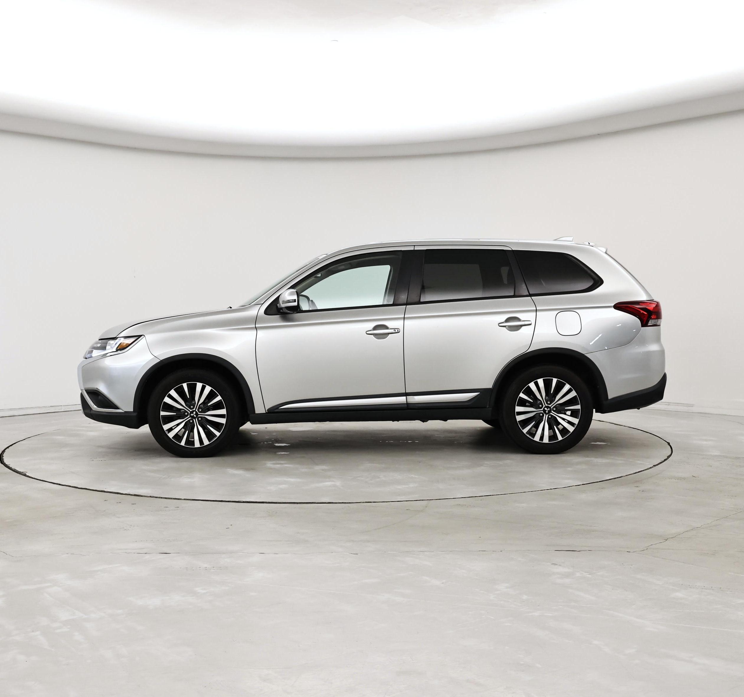 Thumbnail: 2020 Mitsubishi Outlander - 3
