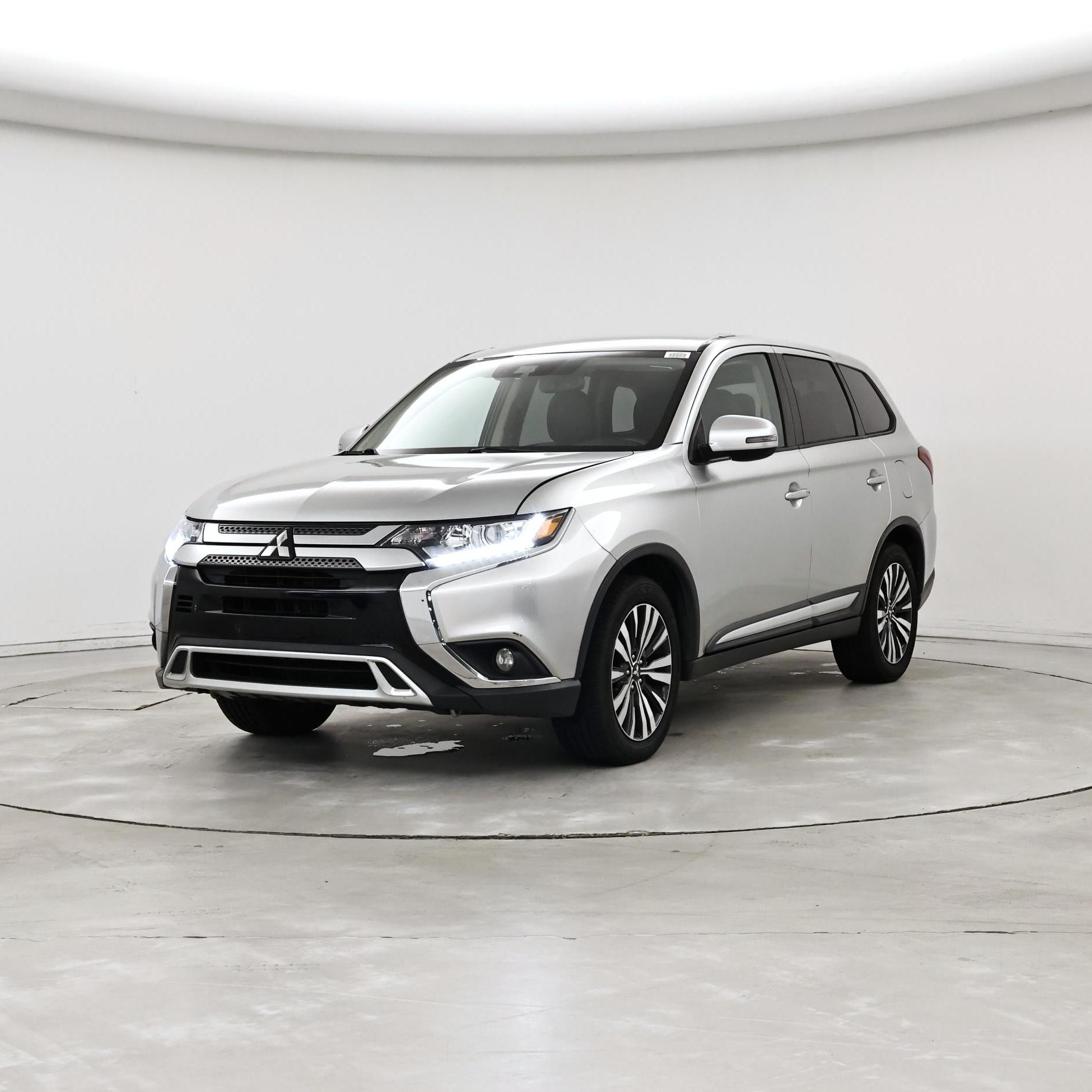 Thumbnail: 2020 Mitsubishi Outlander - 4