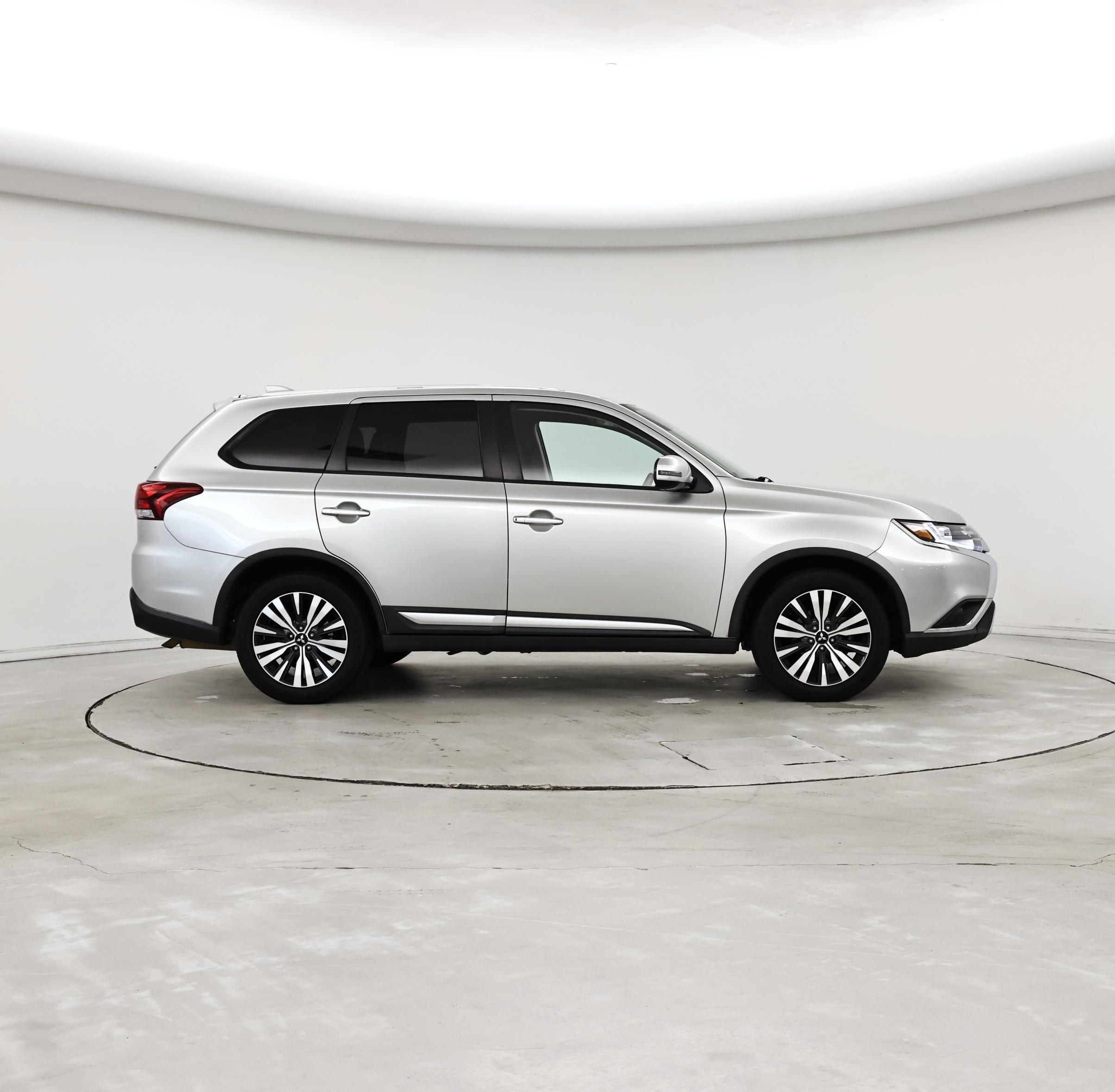 Thumbnail: 2020 Mitsubishi Outlander - 7