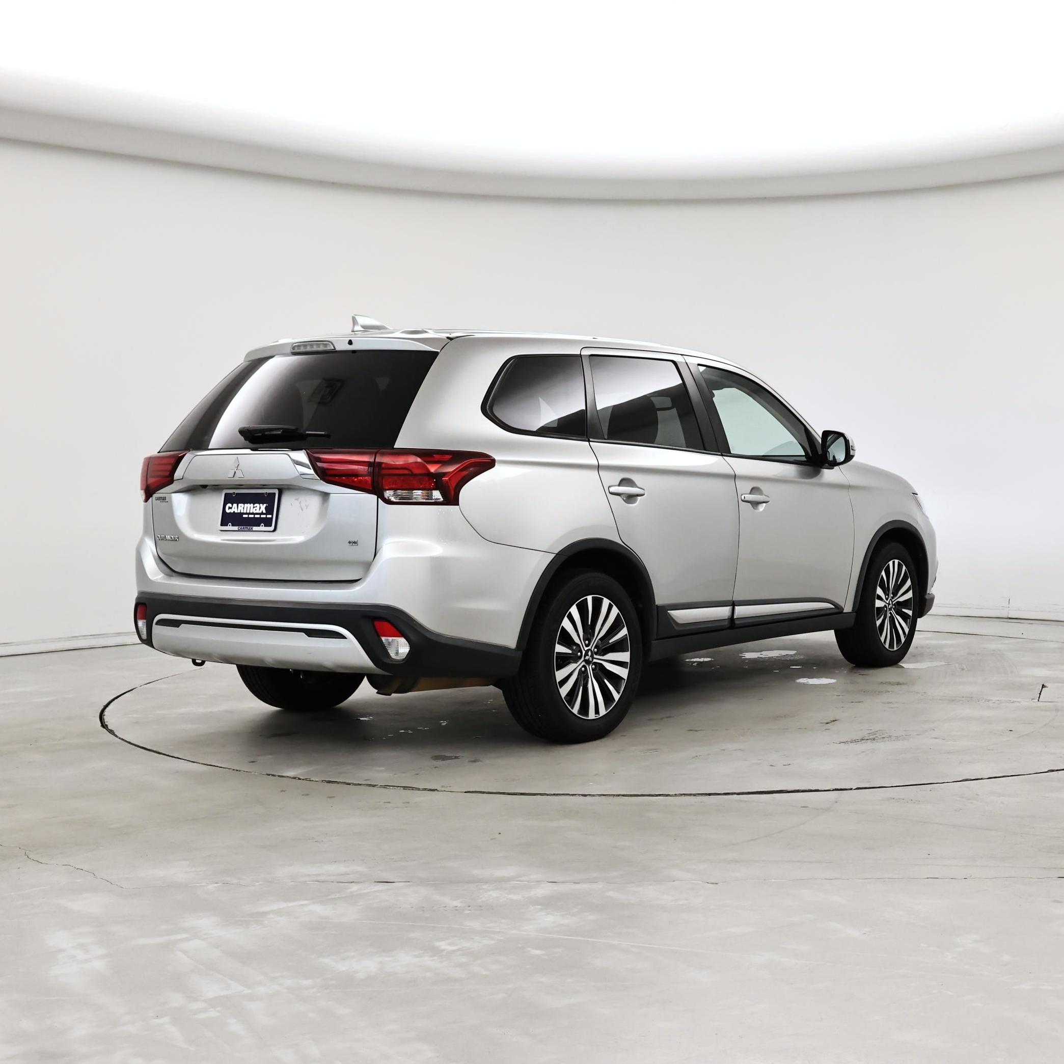 Thumbnail: 2020 Mitsubishi Outlander - 8