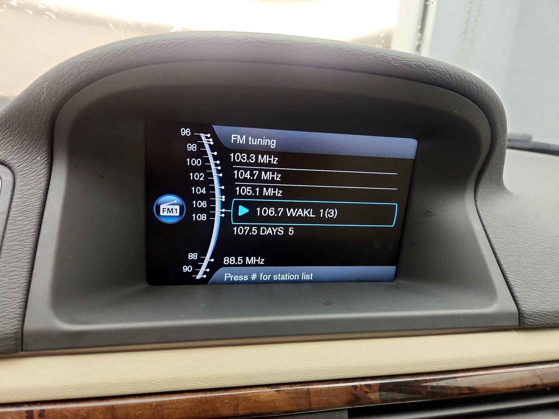 Thumbnail: 2015 Volvo XC70 - 15