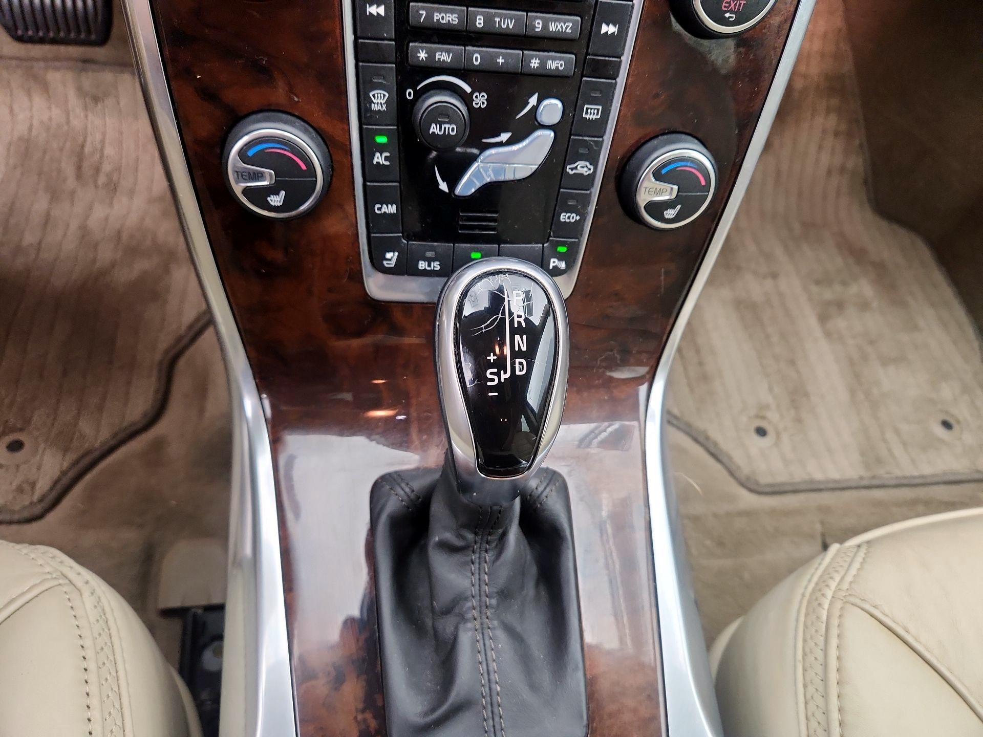 Thumbnail: 2015 Volvo XC70 - 17