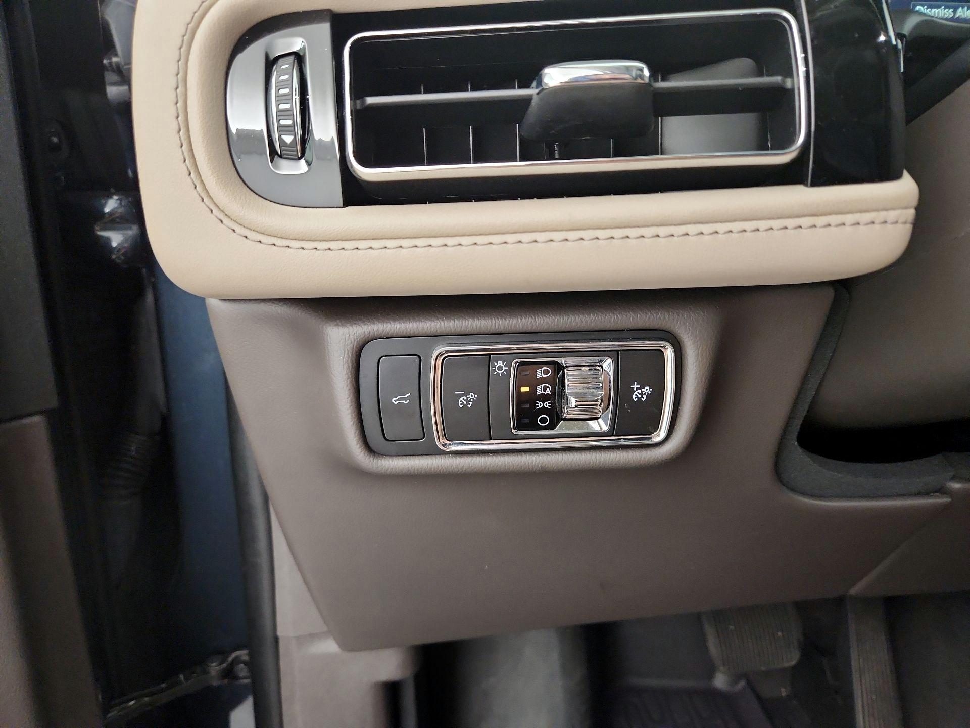 Thumbnail: 2022 Lincoln Aviator - 13