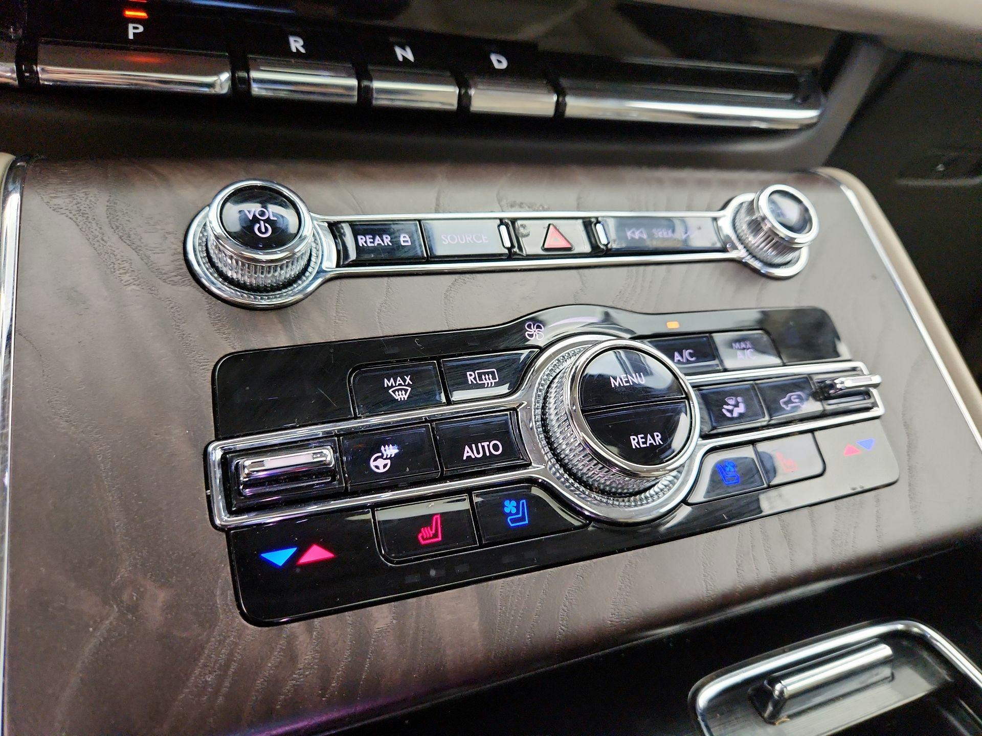 Thumbnail: 2022 Lincoln Aviator - 17