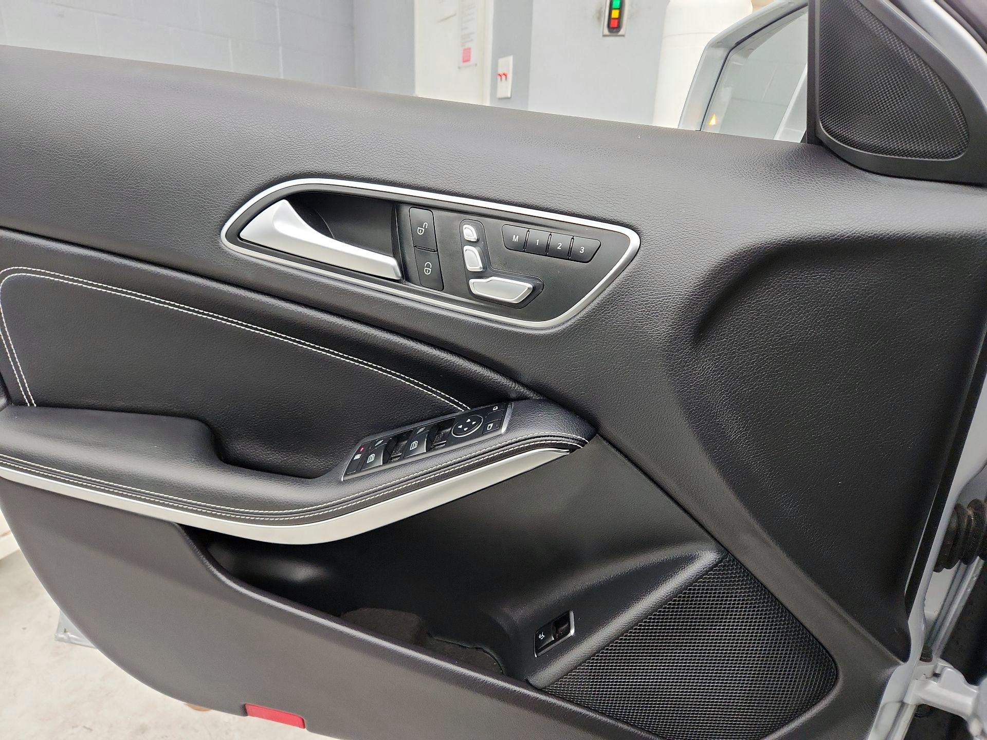 Thumbnail: 2019 Mercedes-Benz GLA - 12