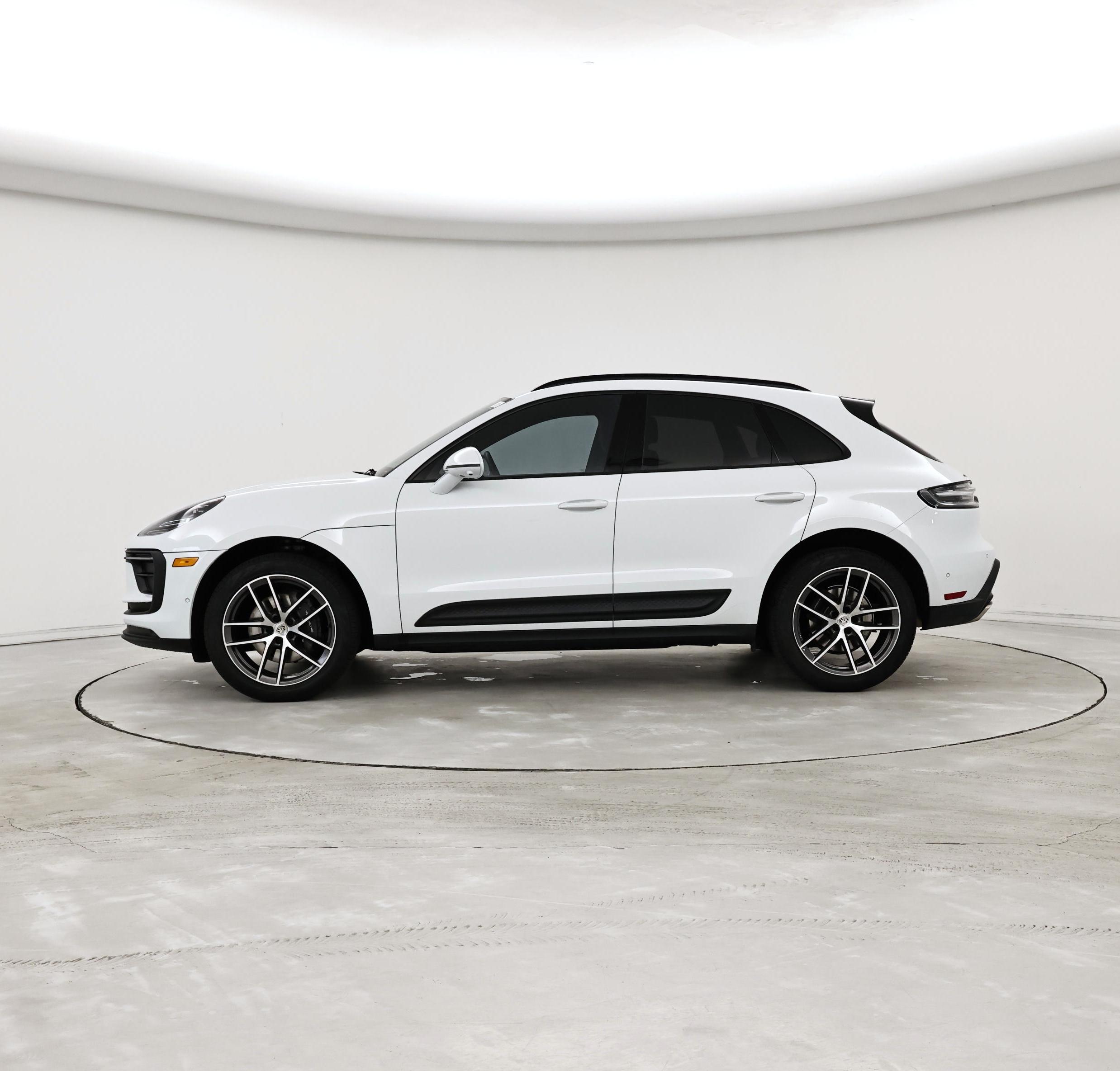 Thumbnail: 2022 Porsche Macan - 3