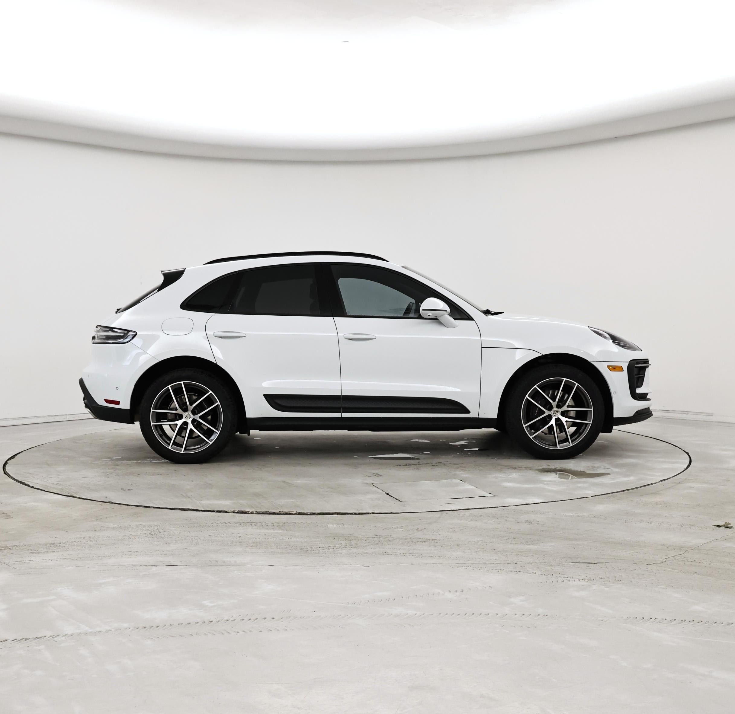 Thumbnail: 2022 Porsche Macan - 7