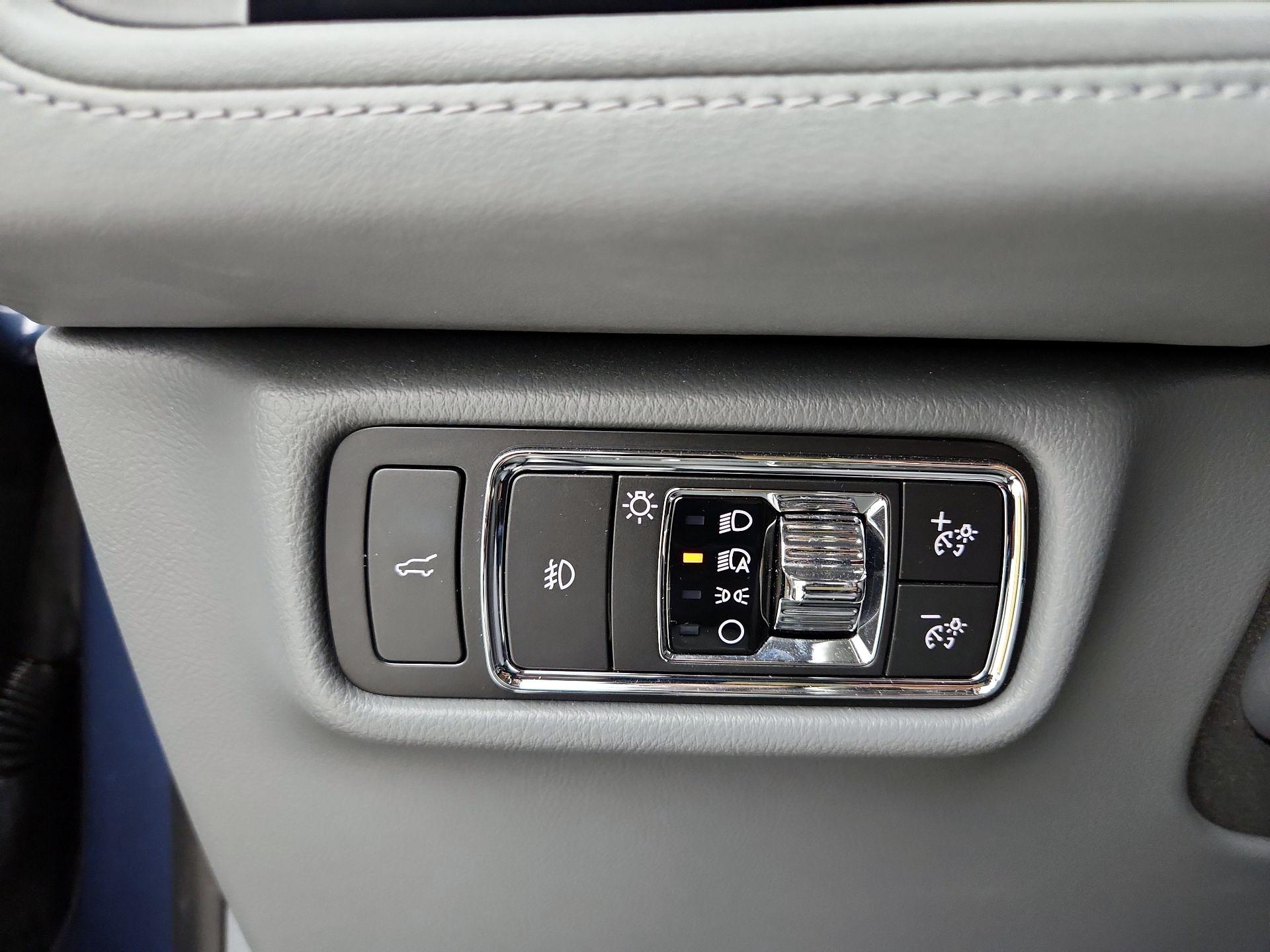 Thumbnail: 2020 Lincoln Aviator - 13