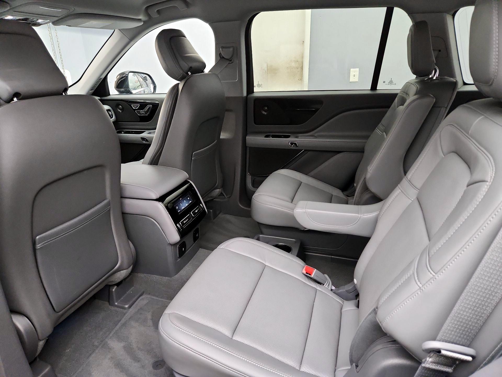 Thumbnail: 2020 Lincoln Aviator - 20