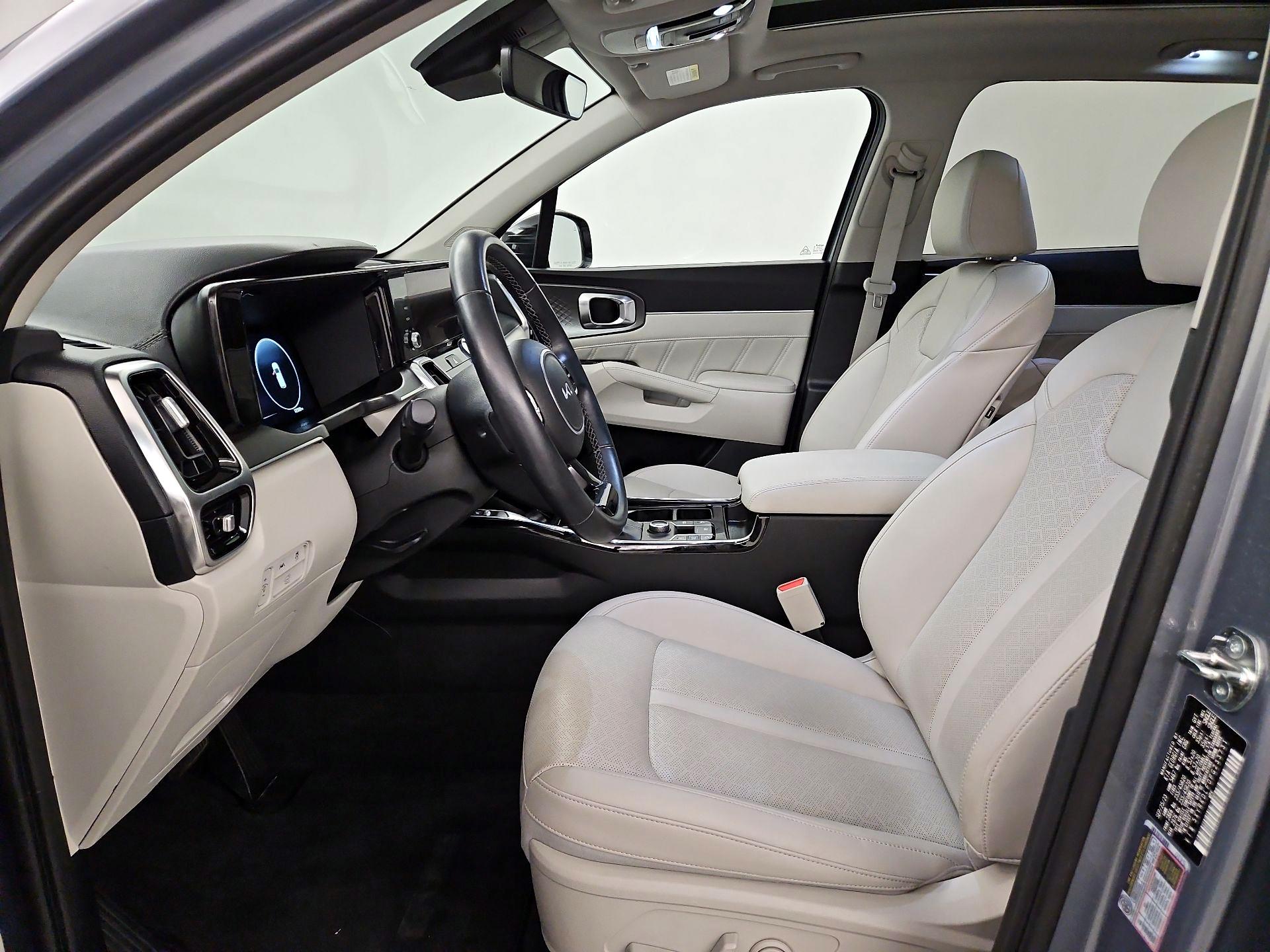 Thumbnail: 2023 Kia Sorento - 11