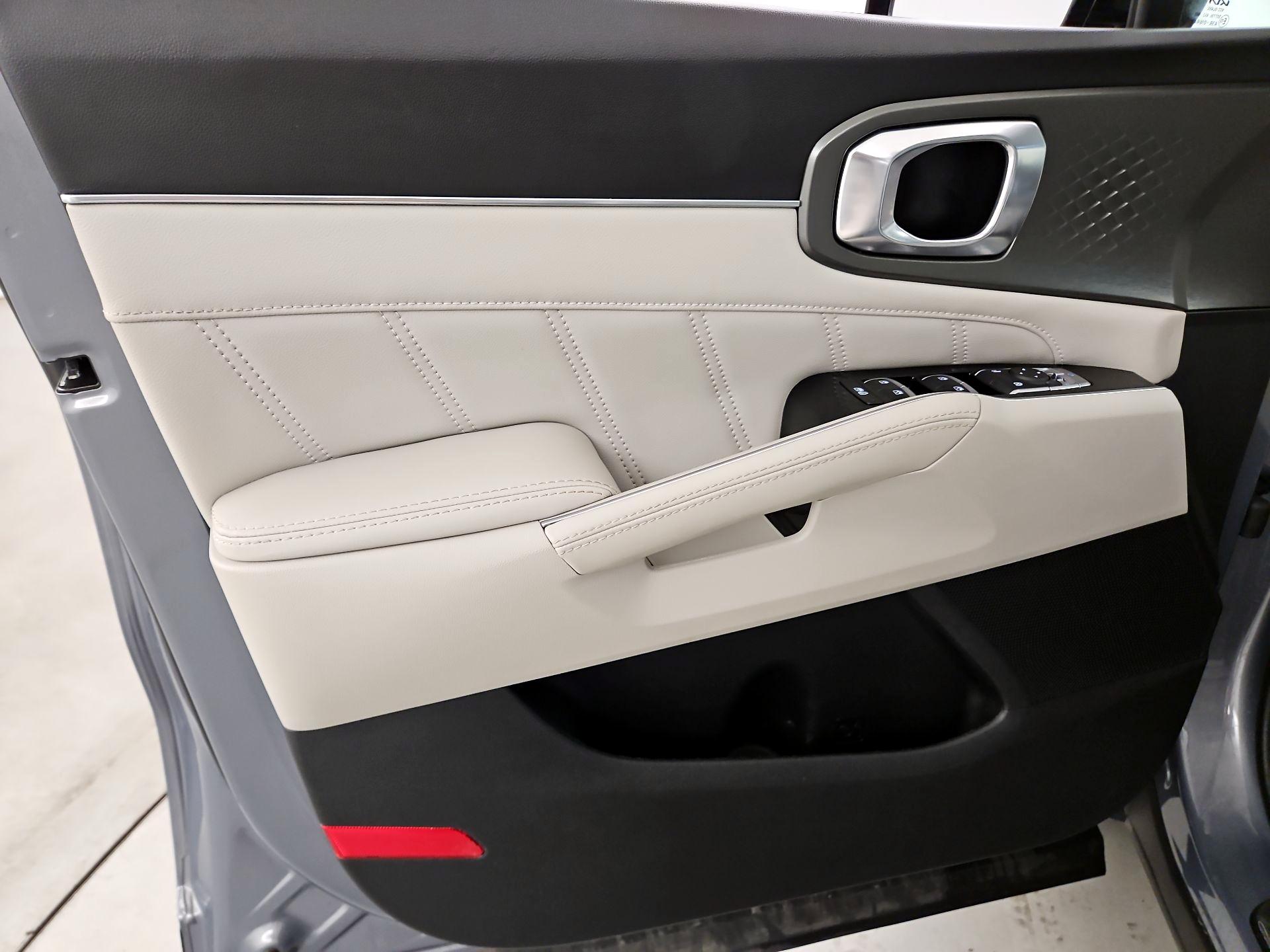 Thumbnail: 2023 Kia Sorento - 12