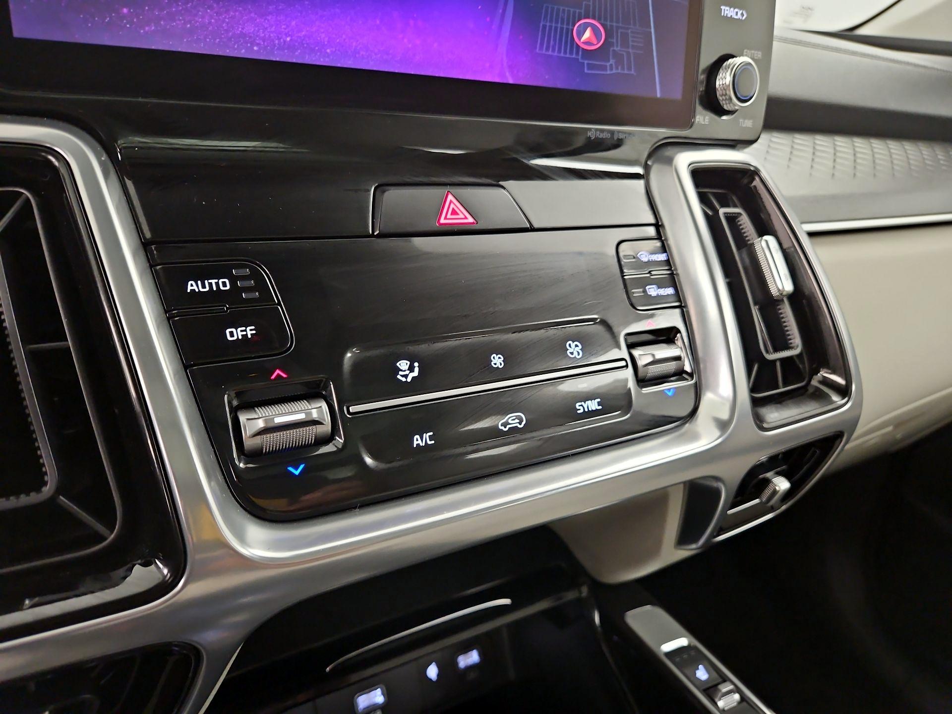 Thumbnail: 2023 Kia Sorento - 17