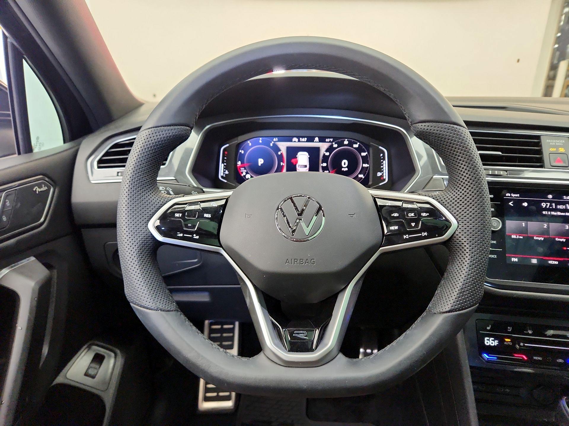 Thumbnail: 2022 Volkswagen Tiguan - 10