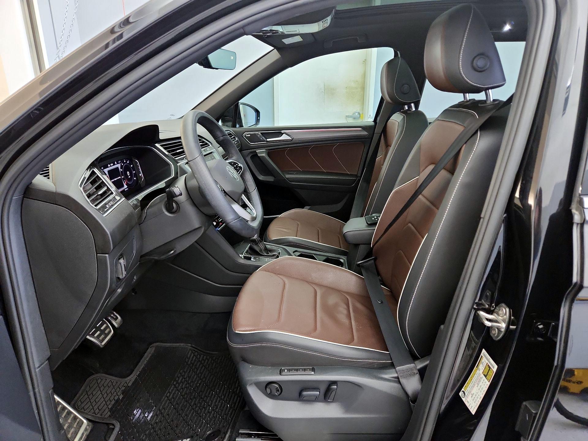 Thumbnail: 2022 Volkswagen Tiguan - 11