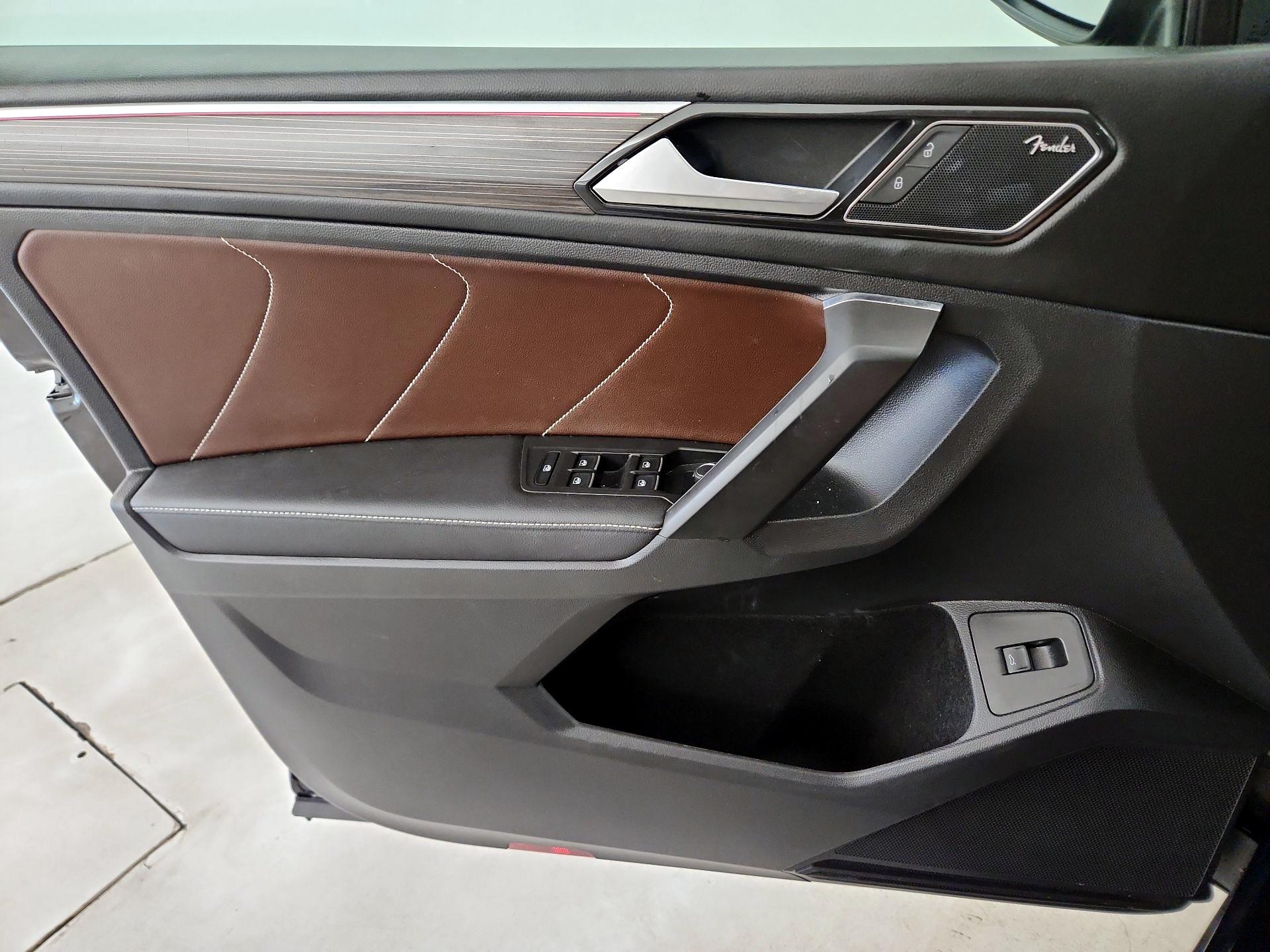 Thumbnail: 2022 Volkswagen Tiguan - 12