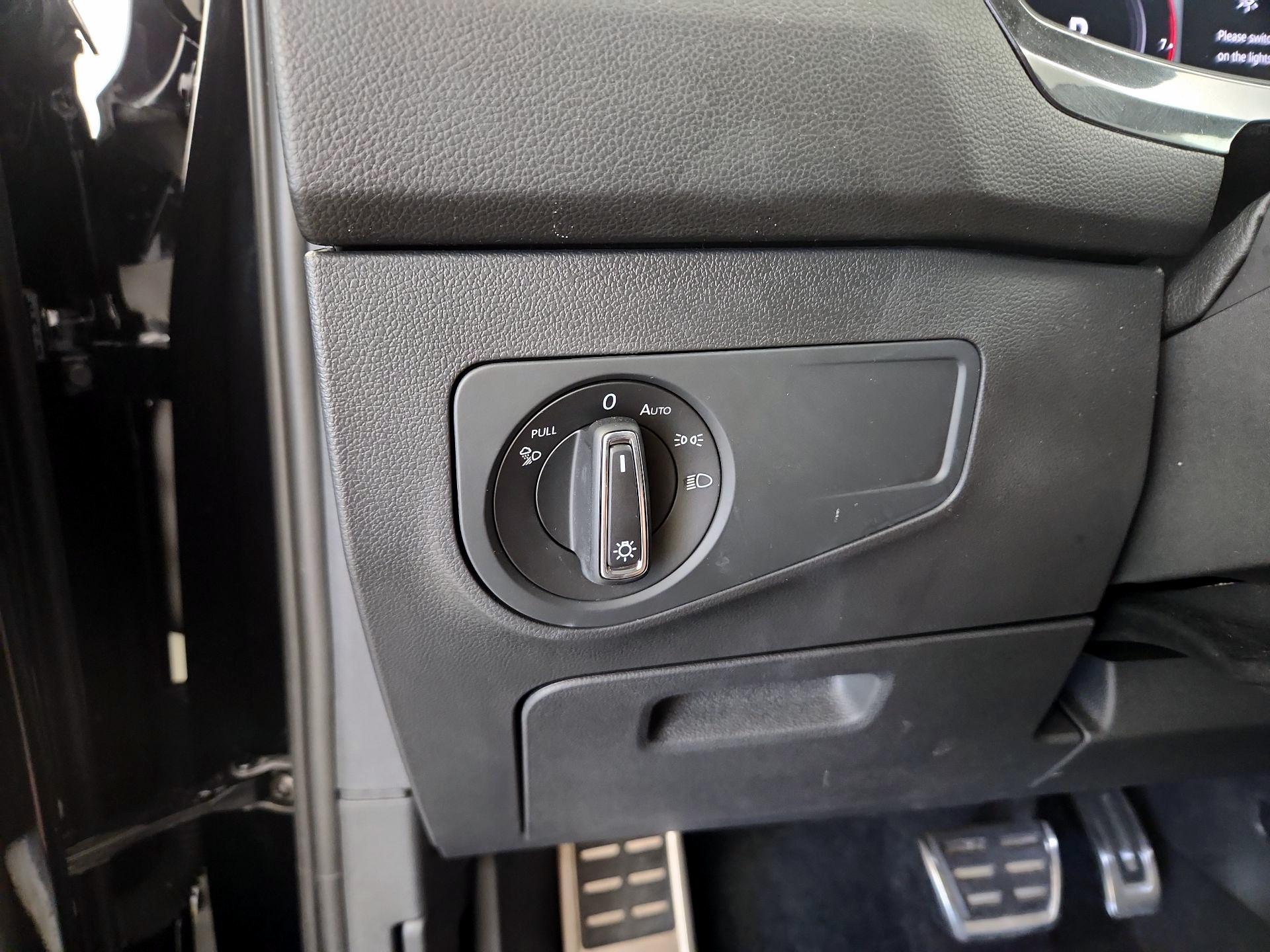 Thumbnail: 2022 Volkswagen Tiguan - 13