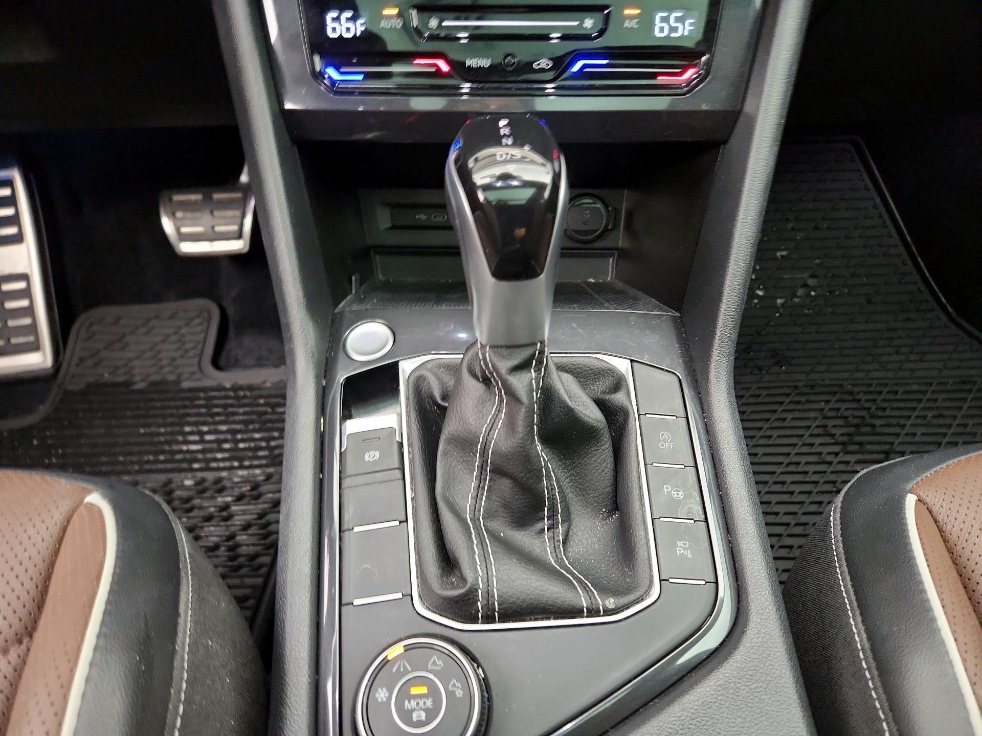 Thumbnail: 2022 Volkswagen Tiguan - 17