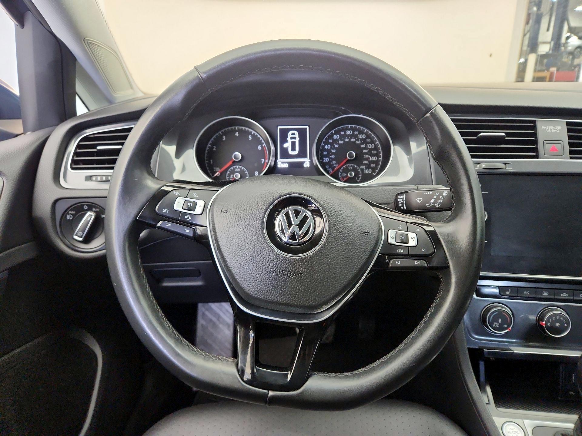 Thumbnail: 2019 Volkswagen Golf - 10