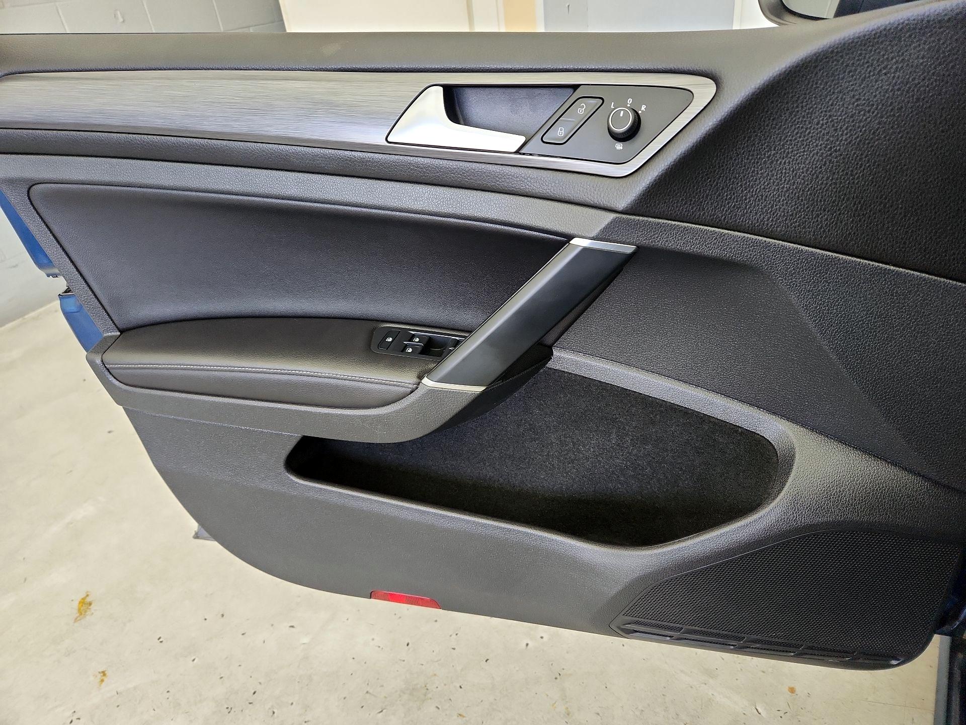 Thumbnail: 2019 Volkswagen Golf - 12