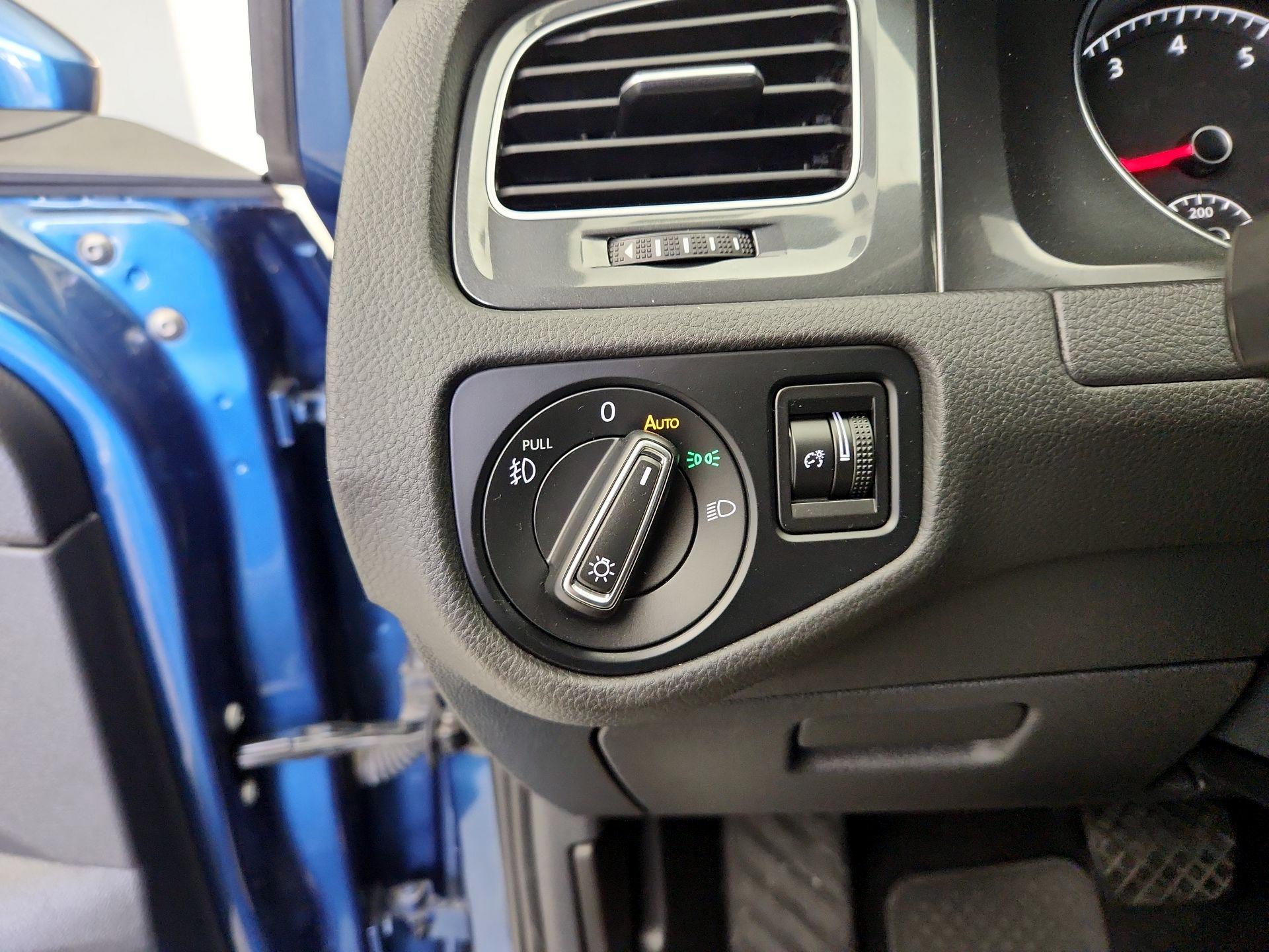 Thumbnail: 2019 Volkswagen Golf - 13