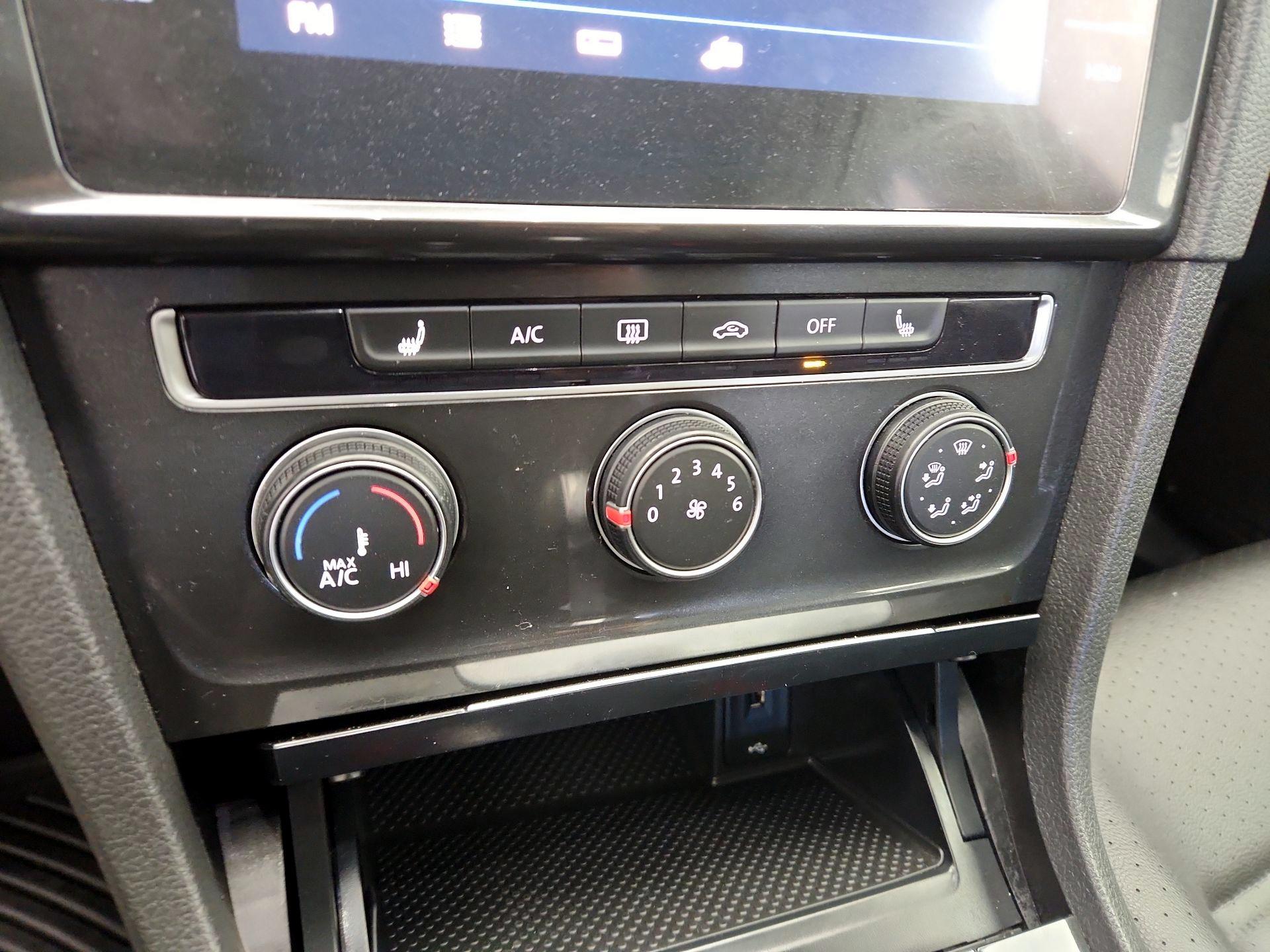 Thumbnail: 2019 Volkswagen Golf - 16