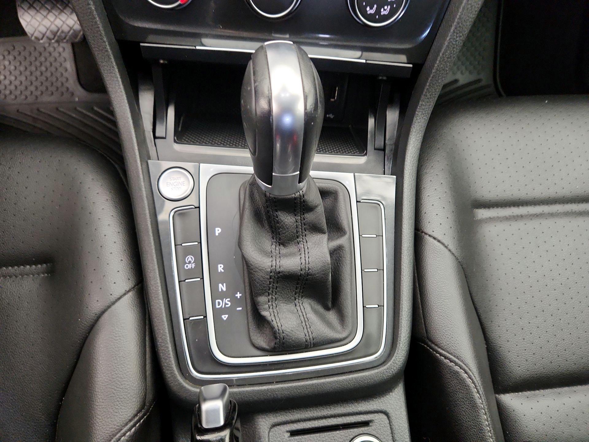 Thumbnail: 2019 Volkswagen Golf - 17