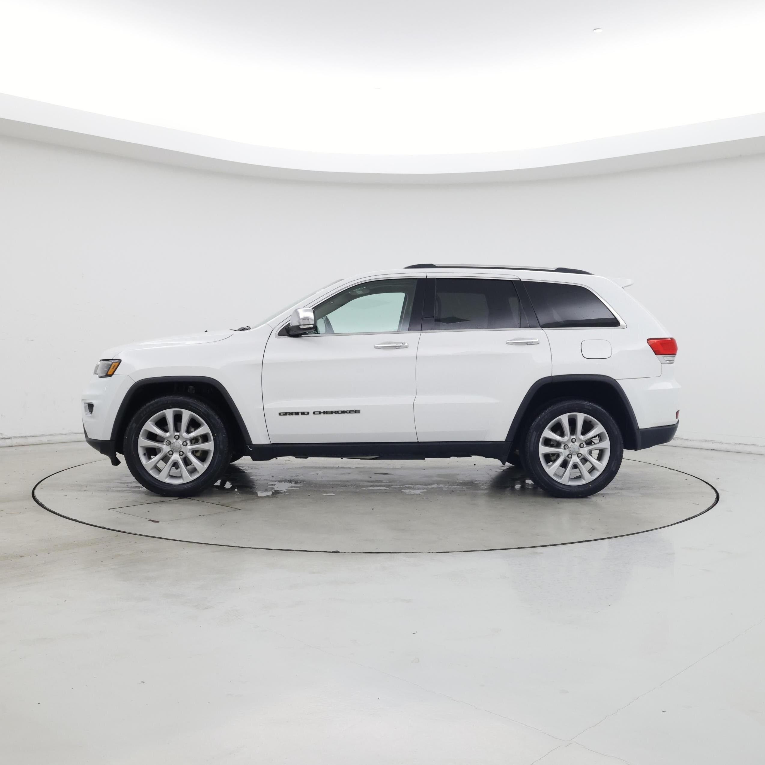 Thumbnail: 2017 Jeep Grand Cherokee - 3