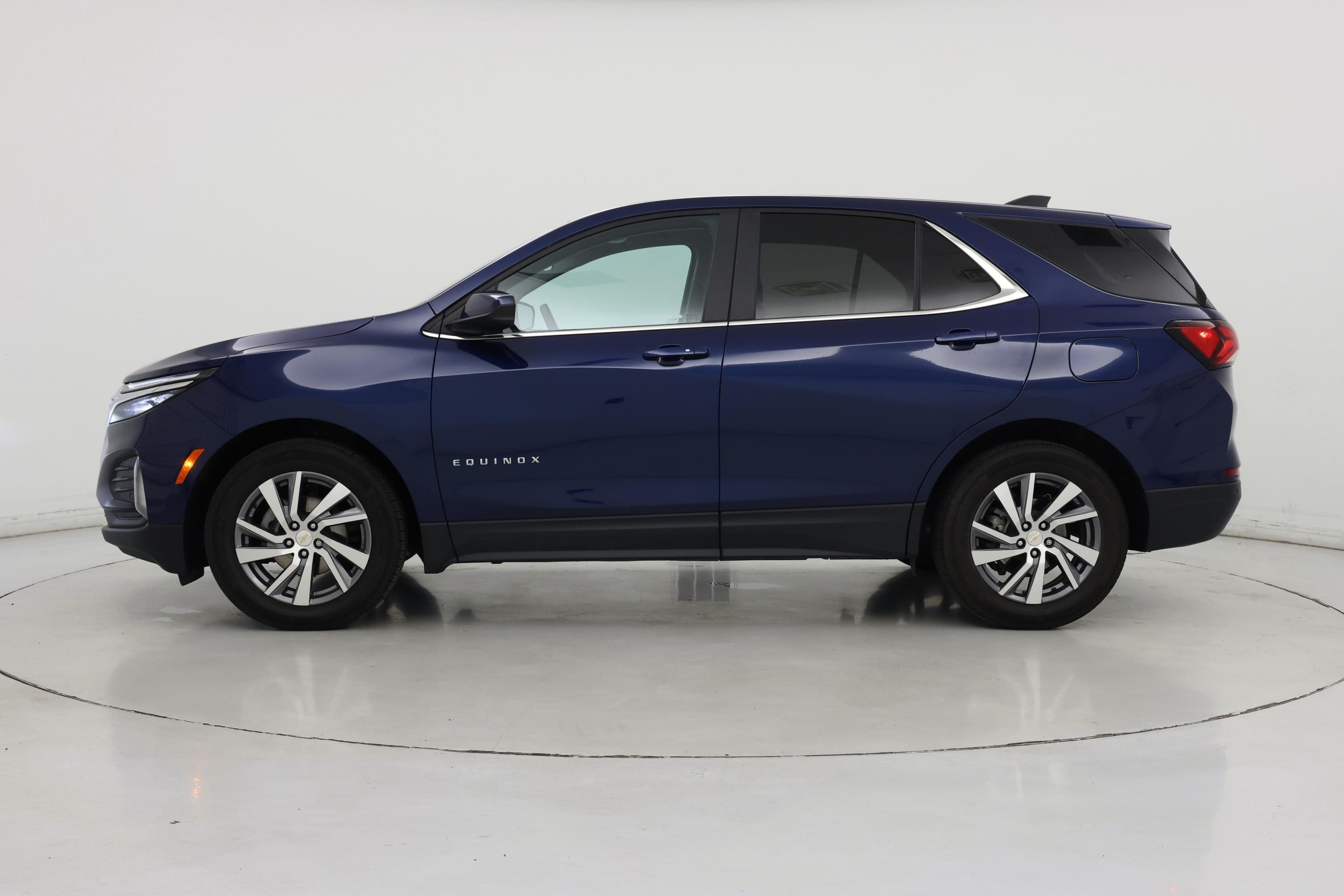 Thumbnail: 2022 Chevrolet Equinox - 3