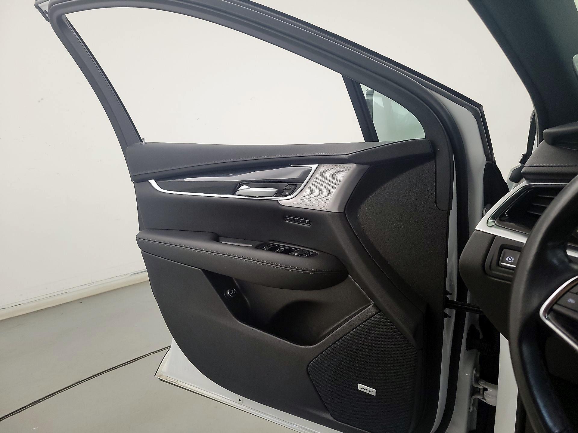 Thumbnail: 2022 Cadillac XT5 - 12