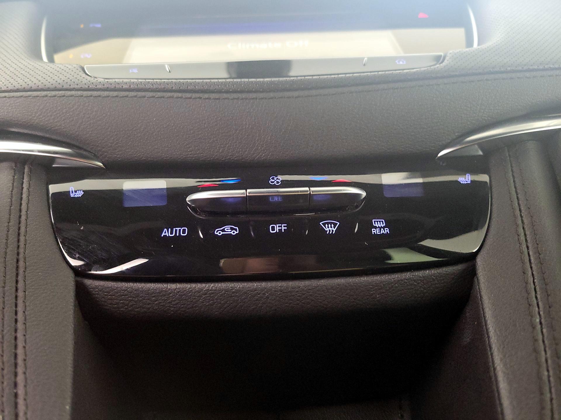 Thumbnail: 2022 Cadillac XT5 - 16