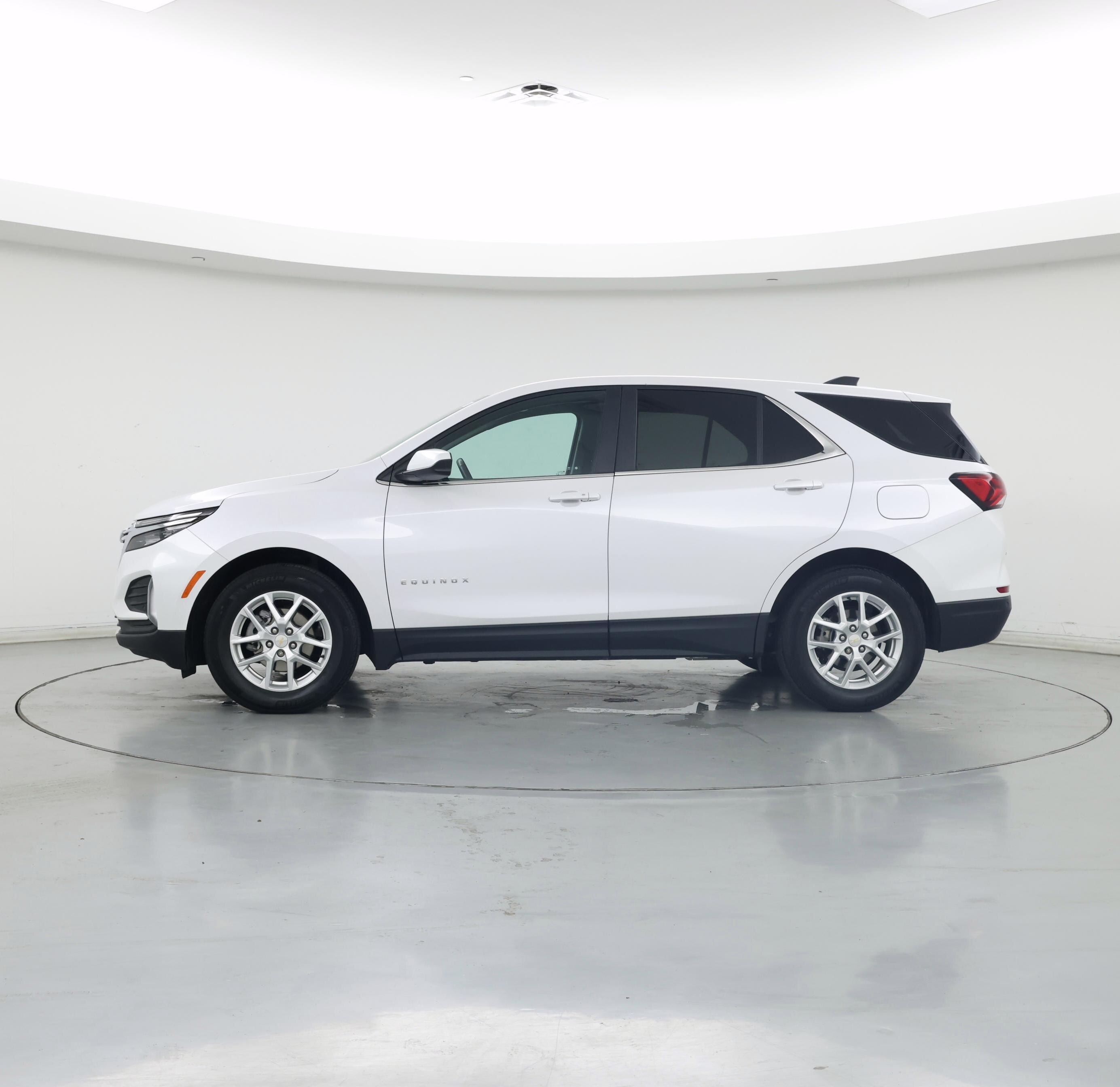 Thumbnail: 2022 Chevrolet Equinox - 3