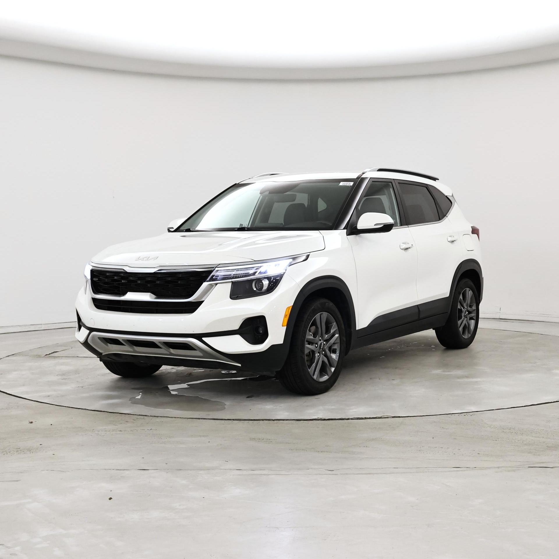 Thumbnail: 2023 Kia Seltos - 4