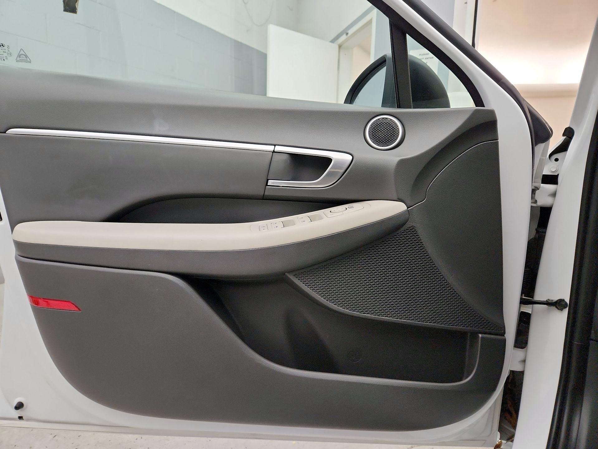 Thumbnail: 2023 Hyundai Sonata - 12
