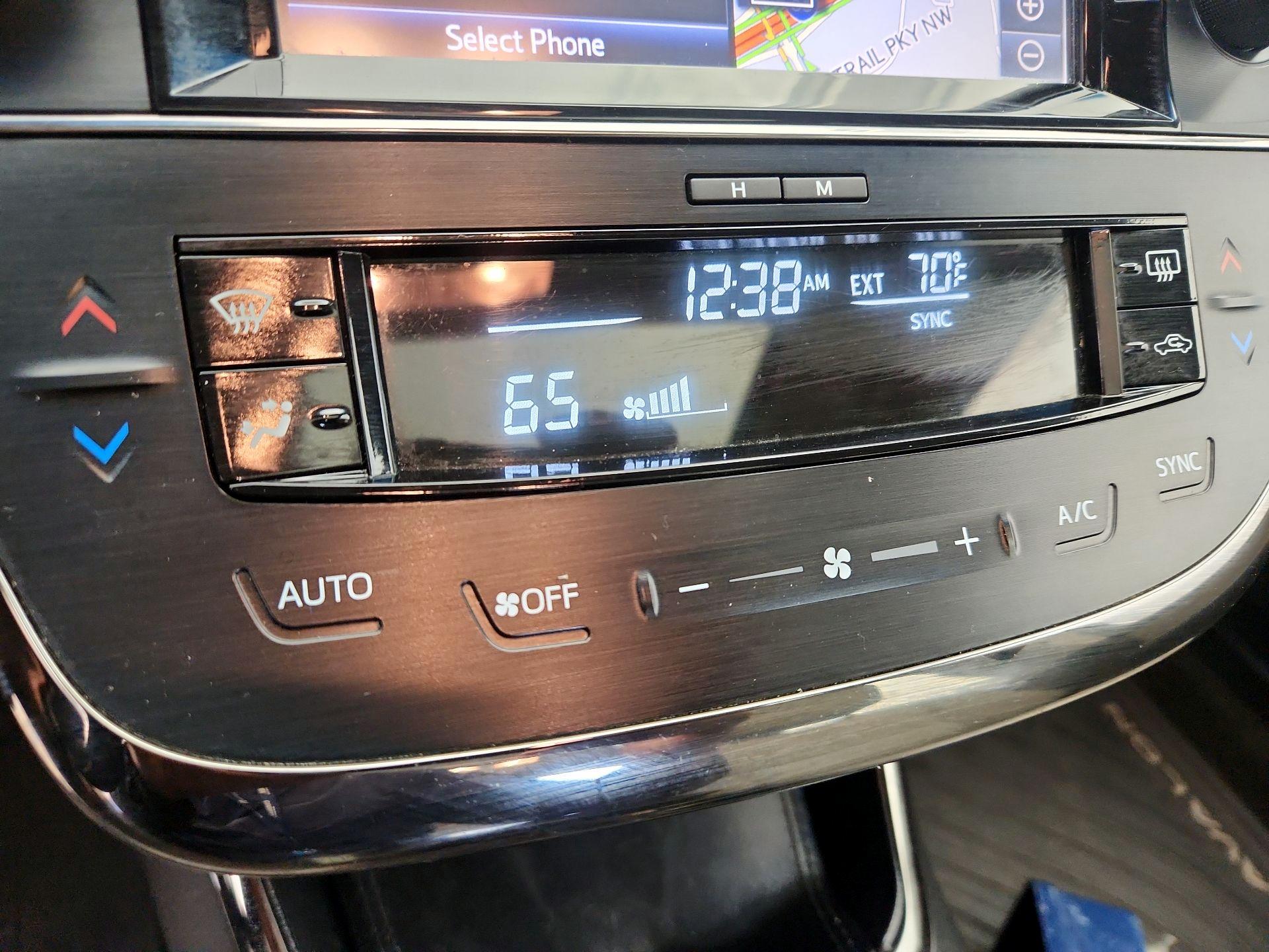 Thumbnail: 2015 Toyota Avalon - 17