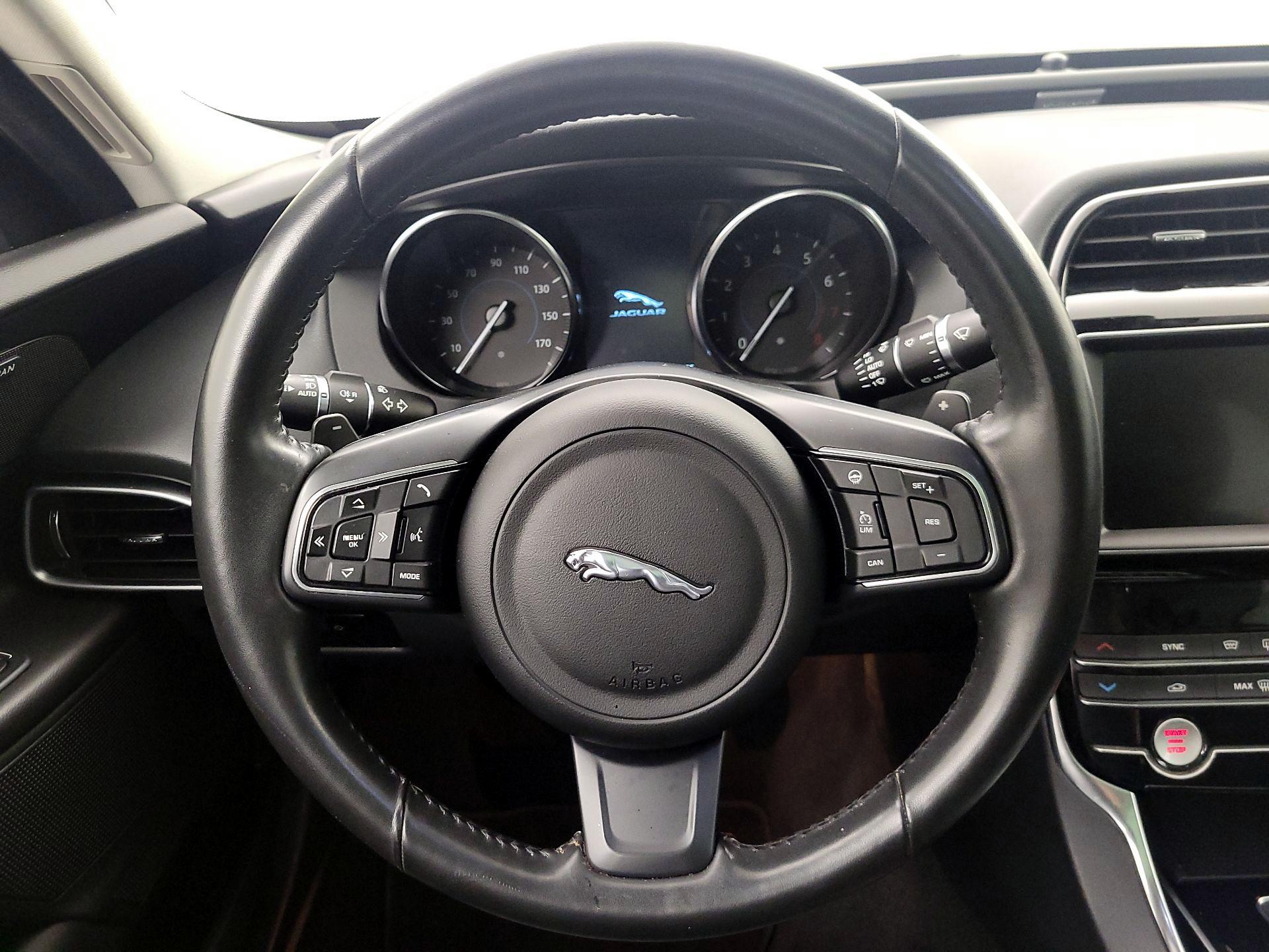 Thumbnail: 2019 Jaguar XE - 10