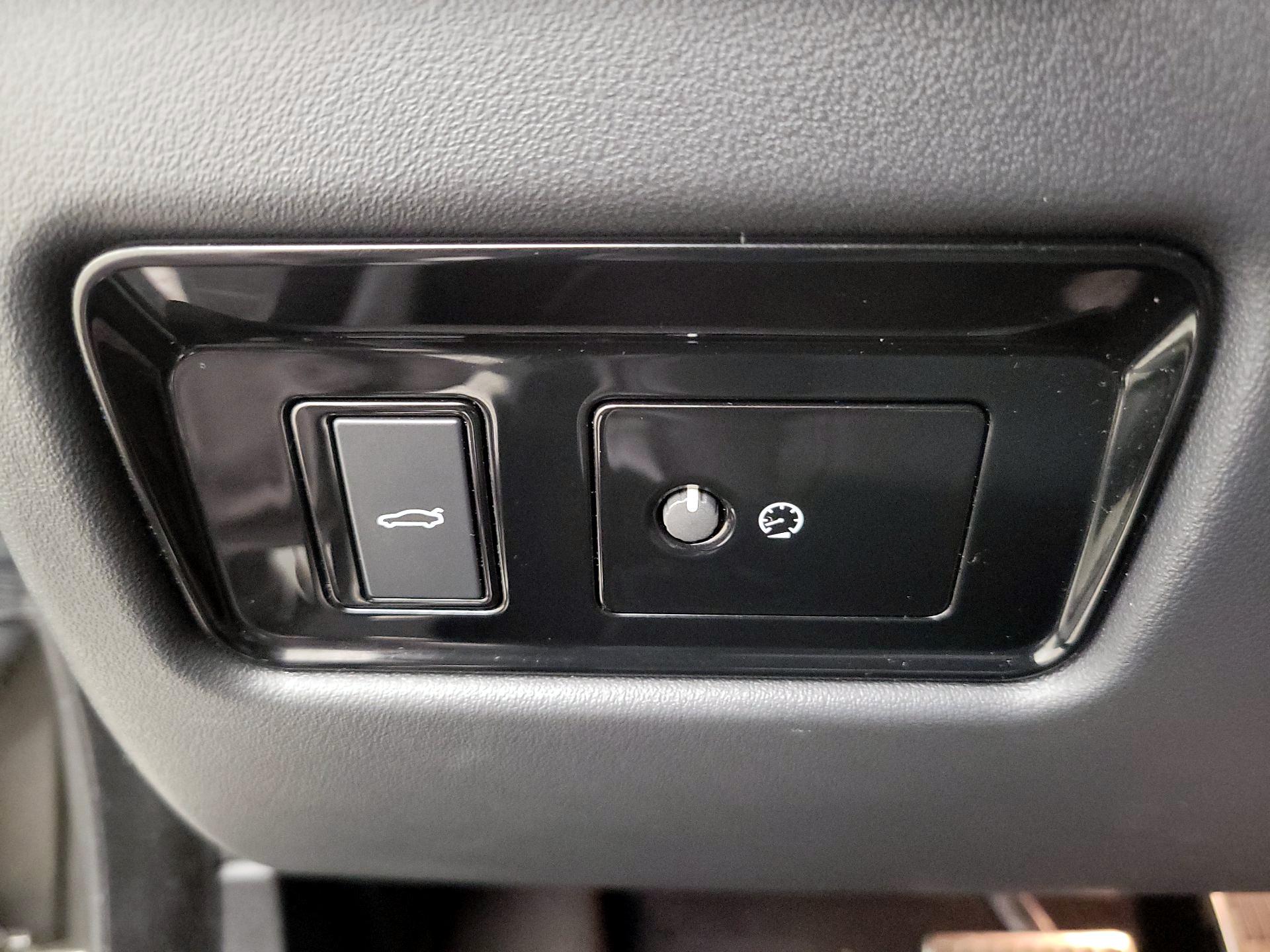 Thumbnail: 2019 Jaguar XE - 13
