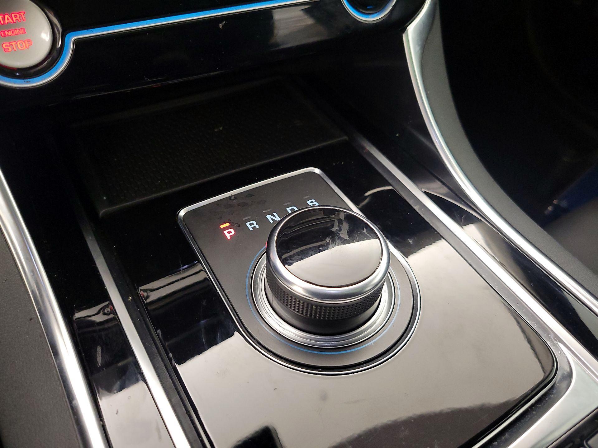 Thumbnail: 2019 Jaguar XE - 18