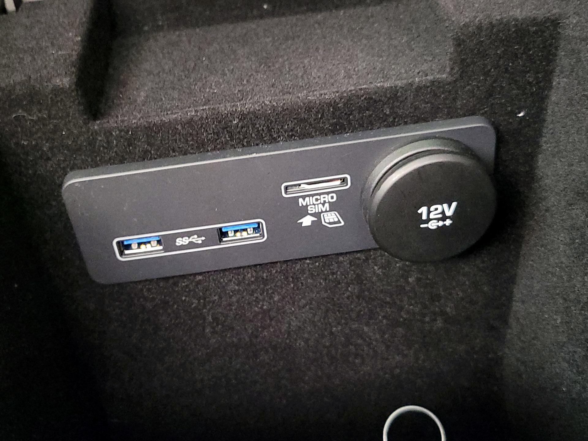 Thumbnail: 2019 Jaguar XE - 19