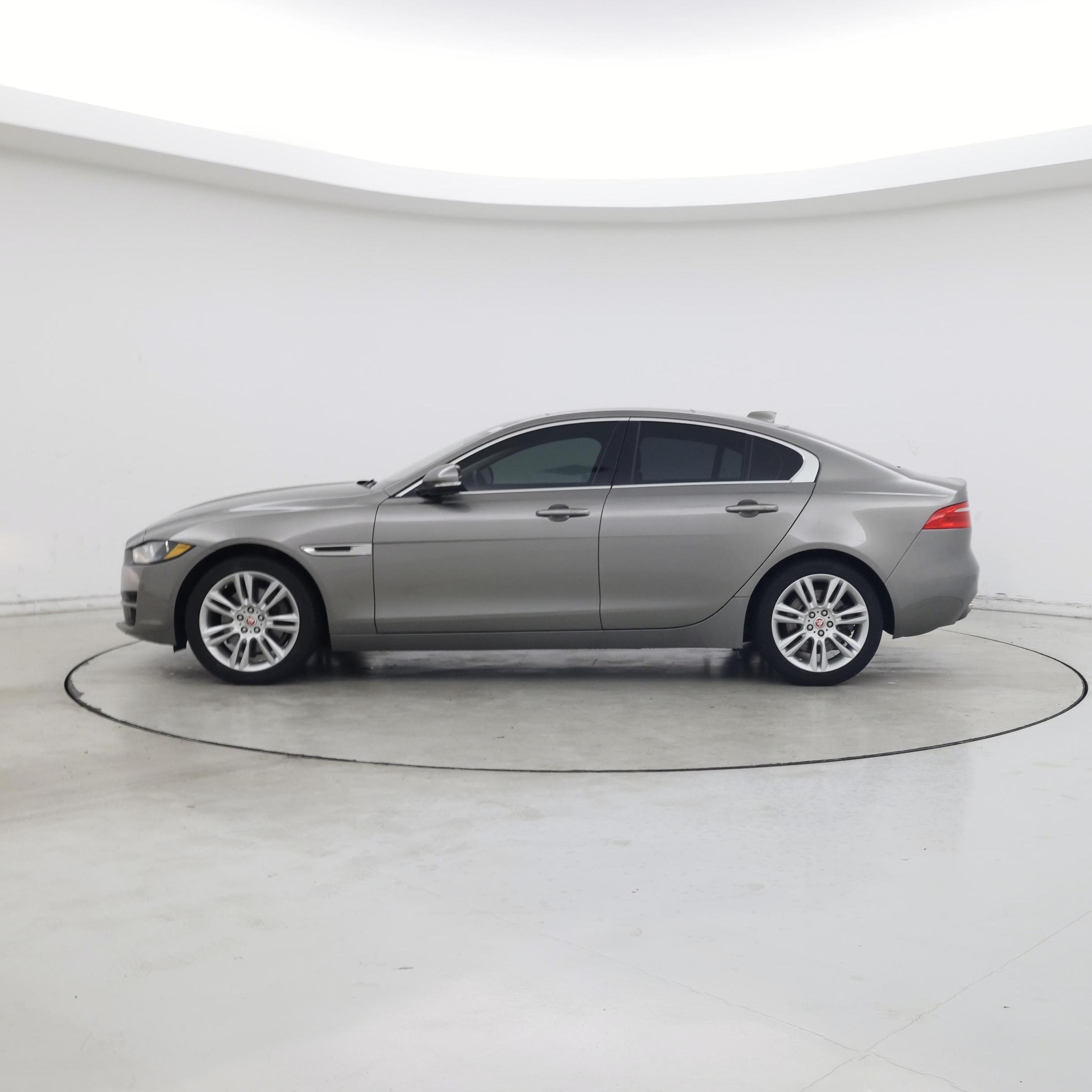 Thumbnail: 2019 Jaguar XE - 3